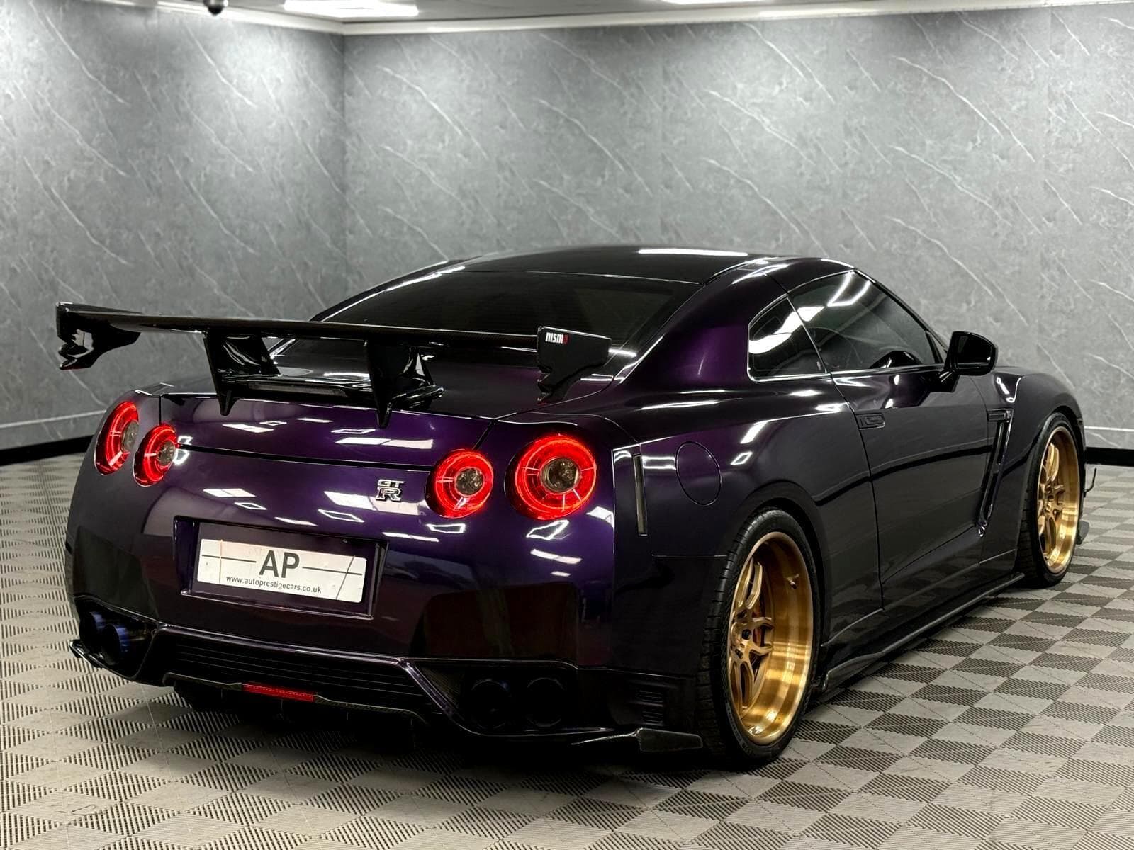 2011 Nissan GT-R - Thumbnail 46