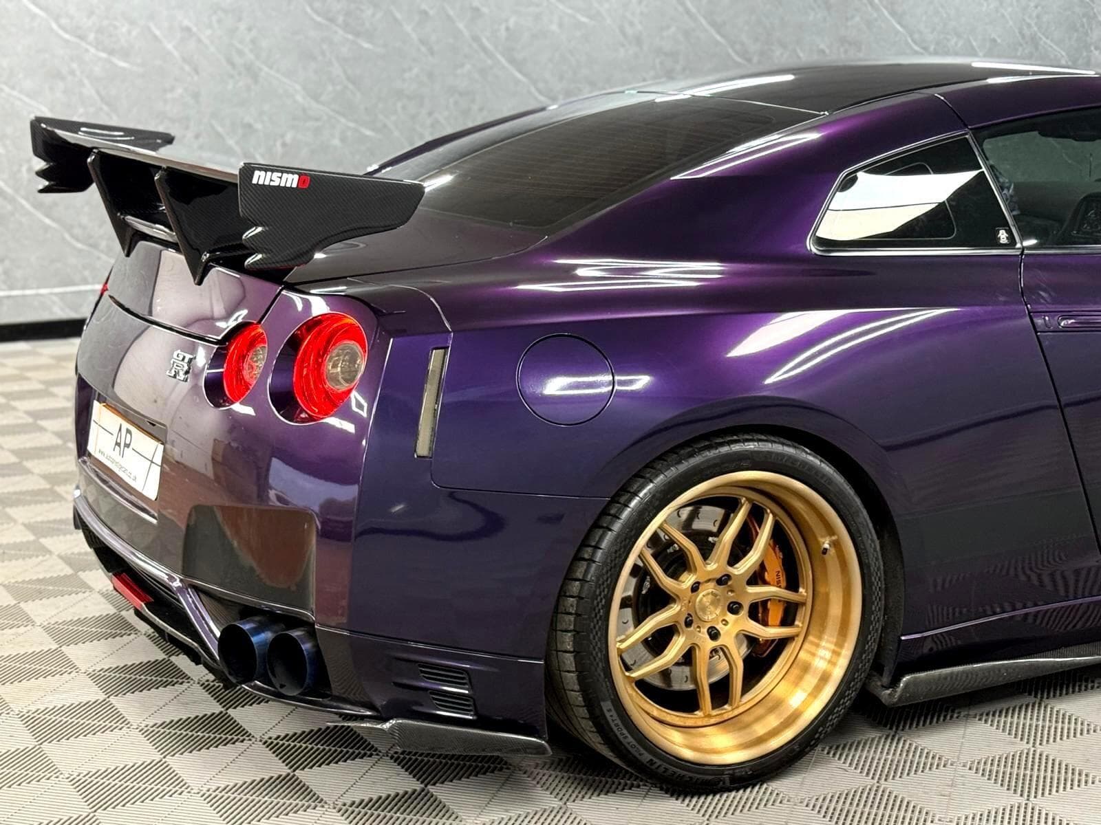 2011 Nissan GT-R - Thumbnail 51