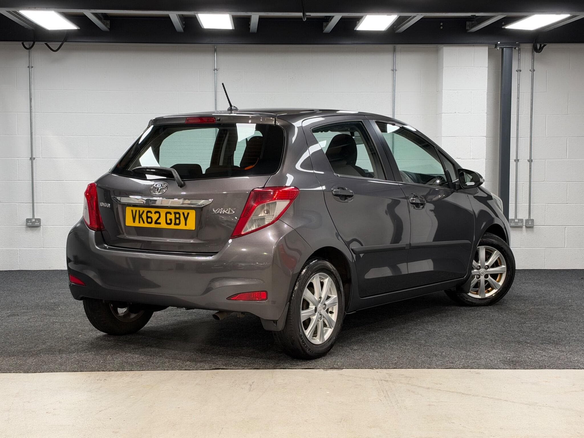 2012 Toyota Yaris - Thumbnail 15