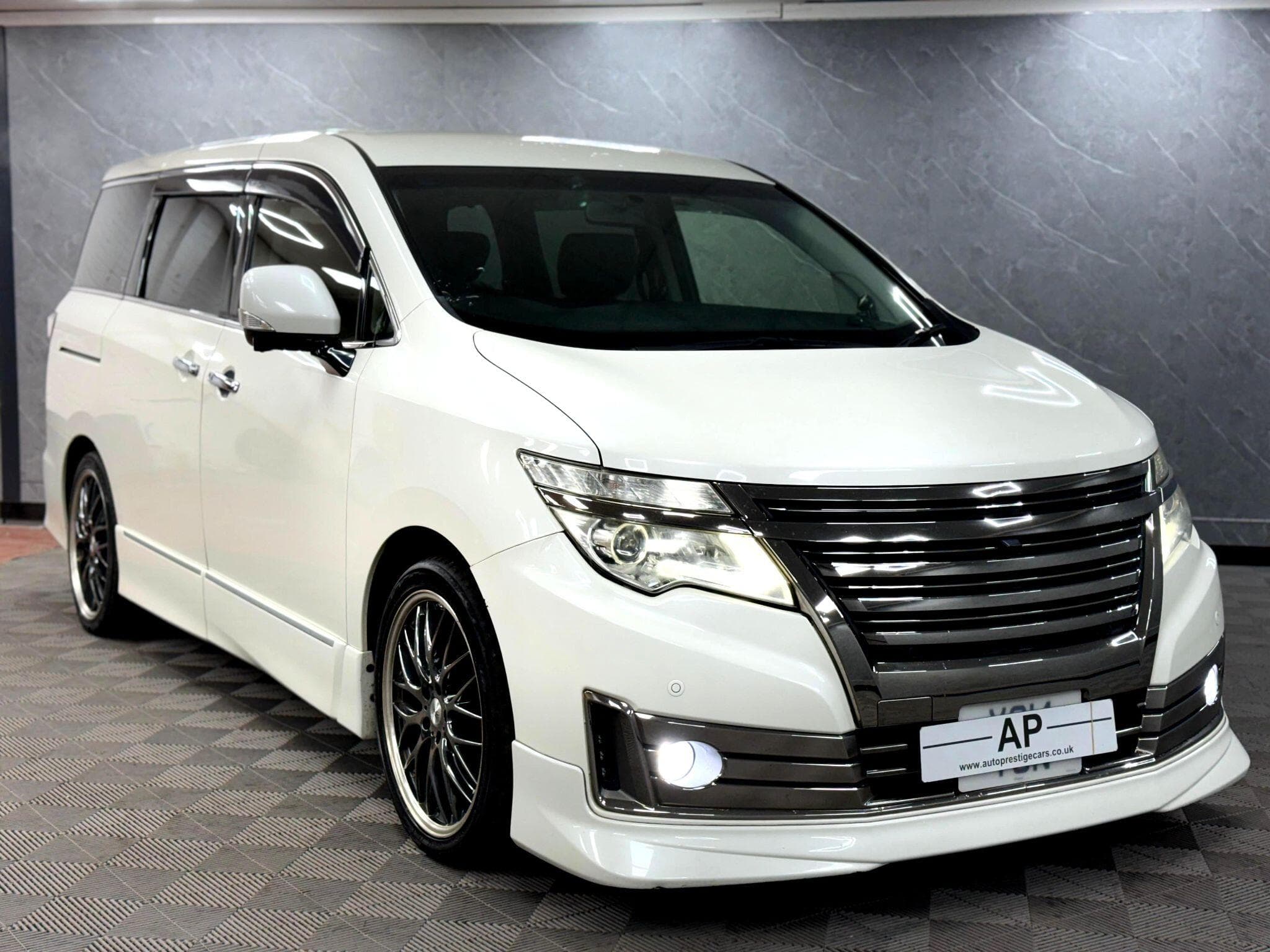 2014 Nissan Elgrand - Thumbnail 11