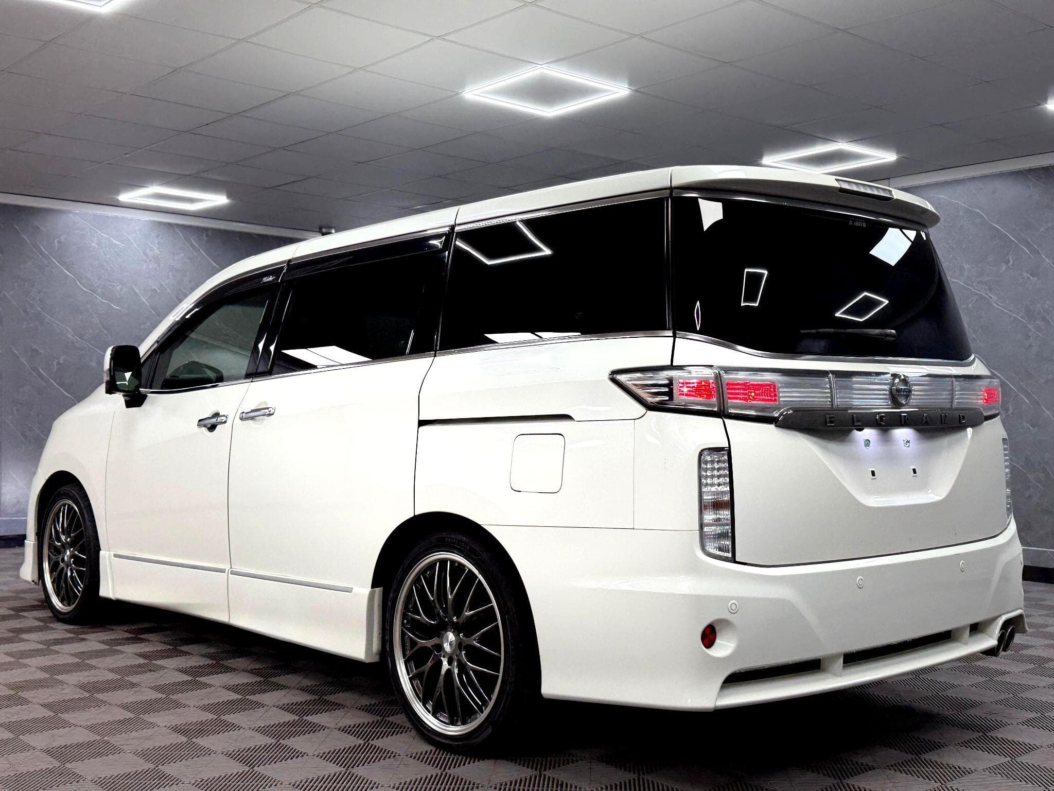 2014 Nissan Elgrand - Thumbnail 26
