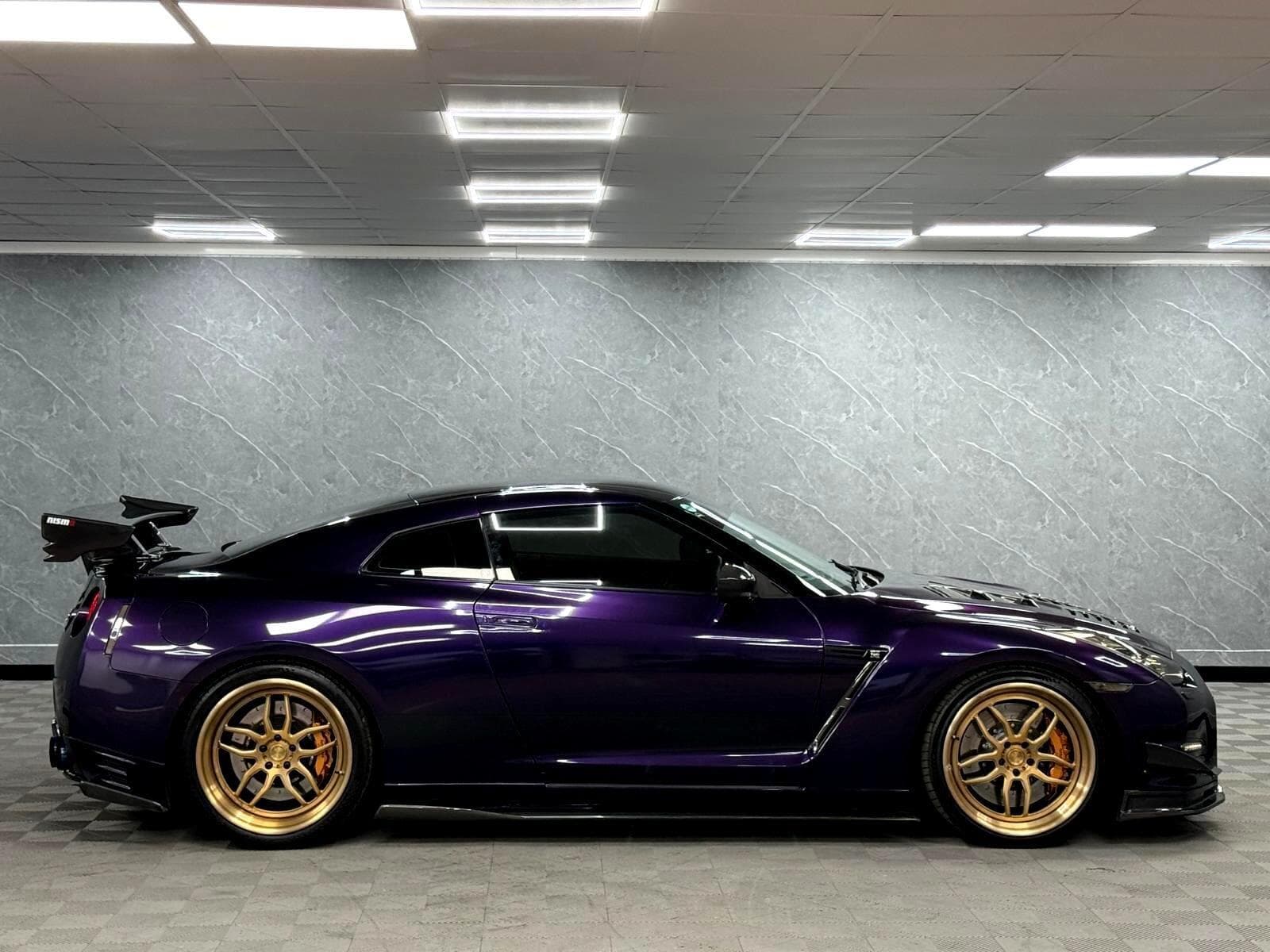 2011 Nissan GT-R - Thumbnail 52