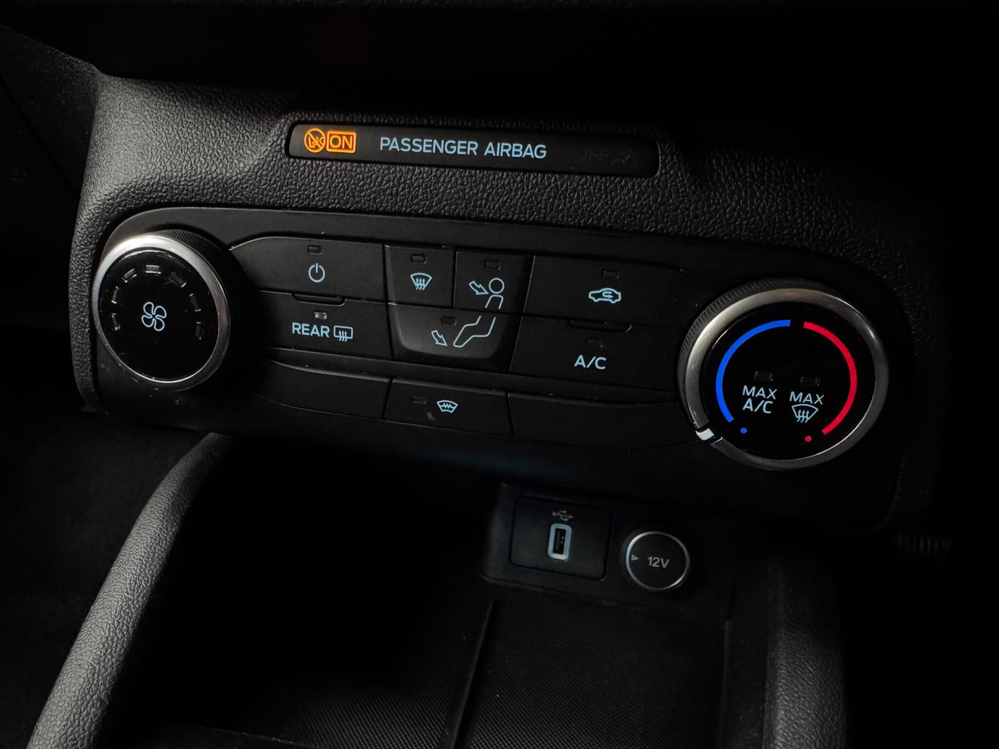 2019 Ford Focus - Thumbnail 18