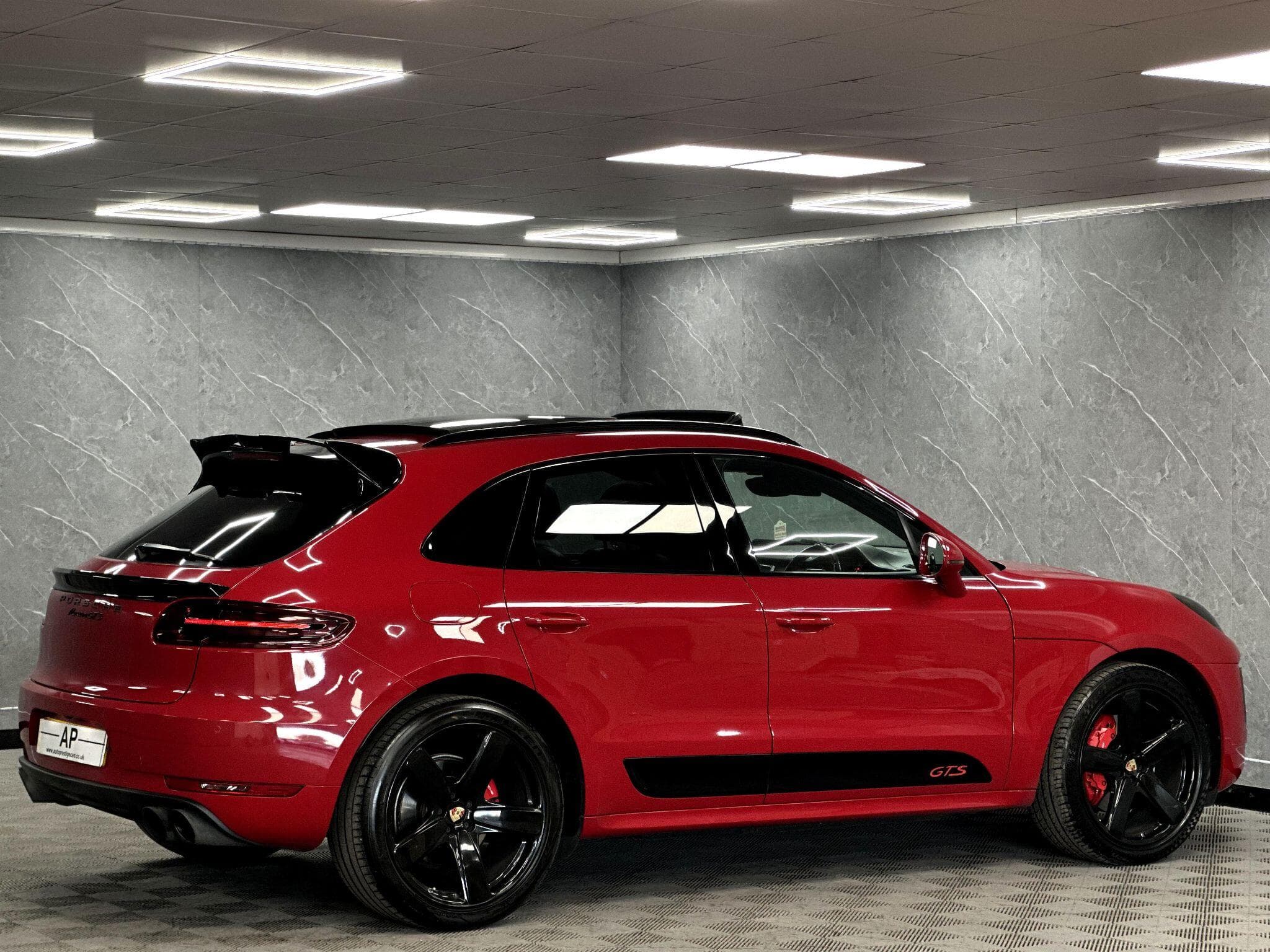 2016 Porsche Macan - Thumbnail 17