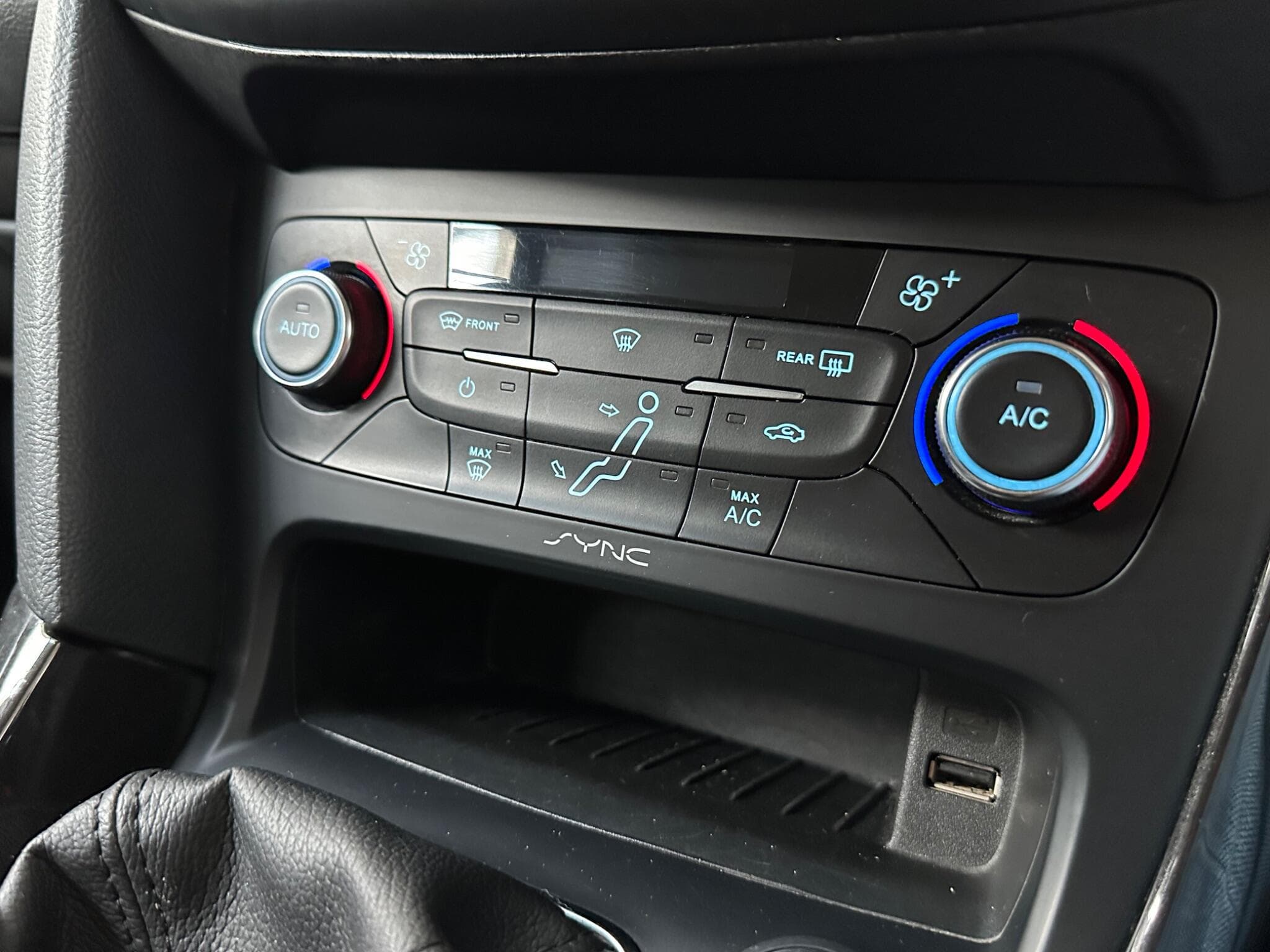 2015 Ford Focus - Thumbnail 17