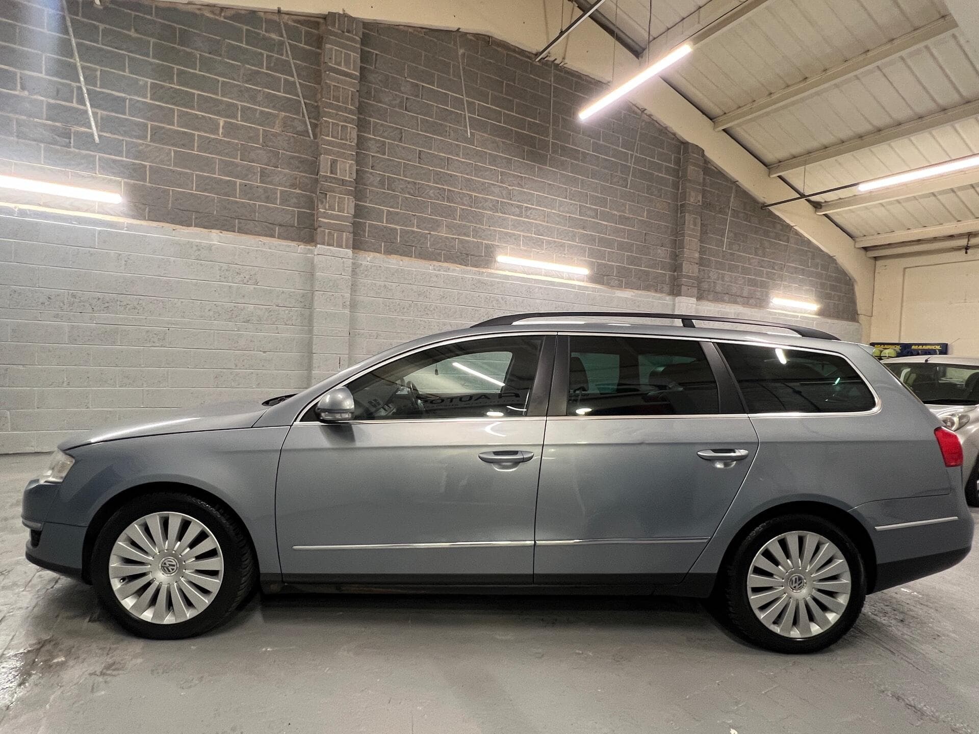 2009 Volkswagen Passat - Thumbnail 11