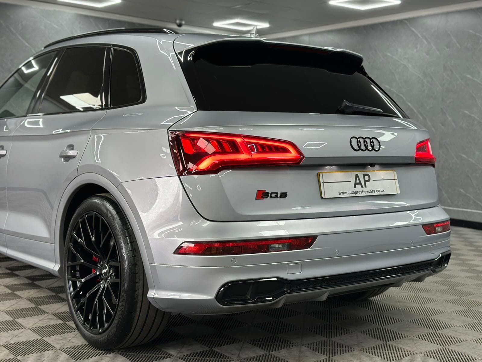 2017 Audi SQ5 - Thumbnail 46