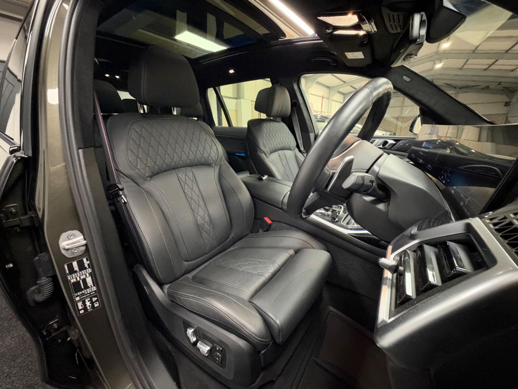2024 BMW X7 - Thumbnail 25