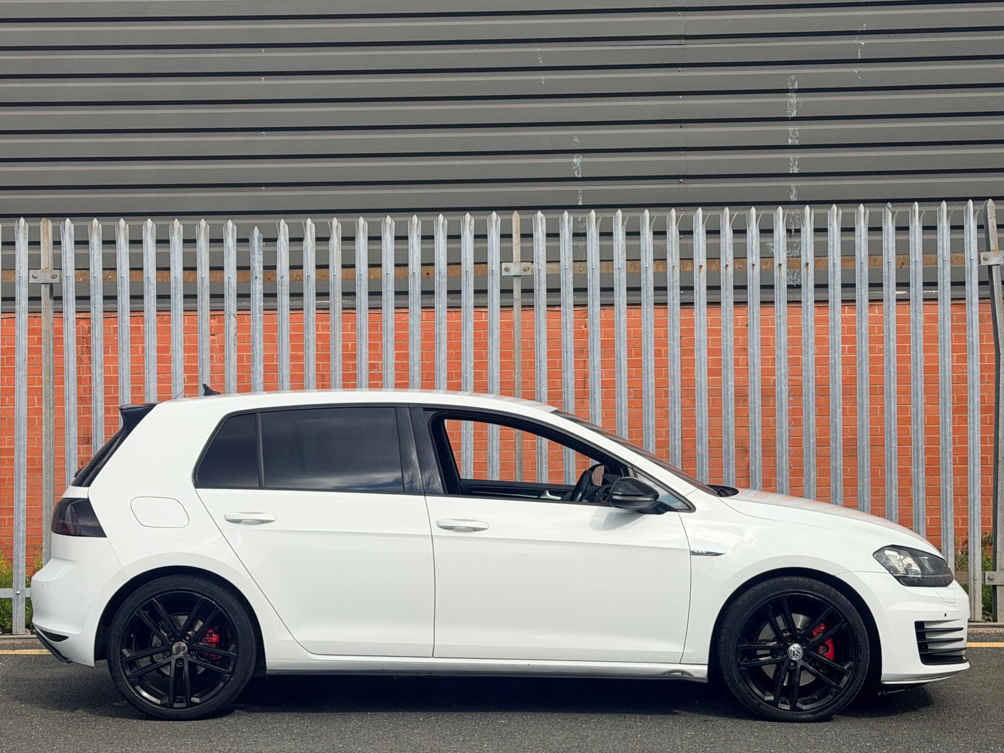2016 Volkswagen Golf - Thumbnail 2