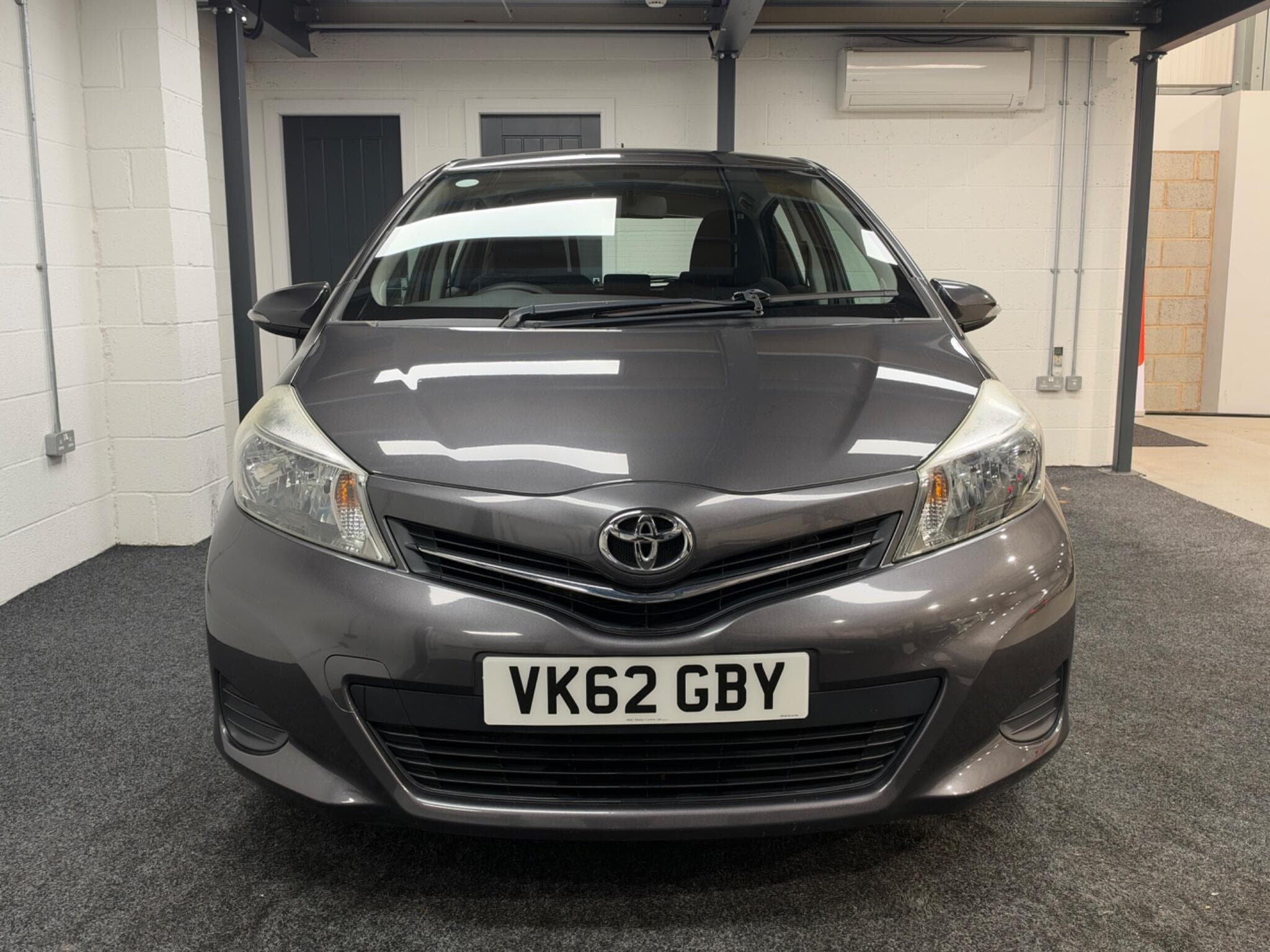 2012 Toyota Yaris - Thumbnail 3