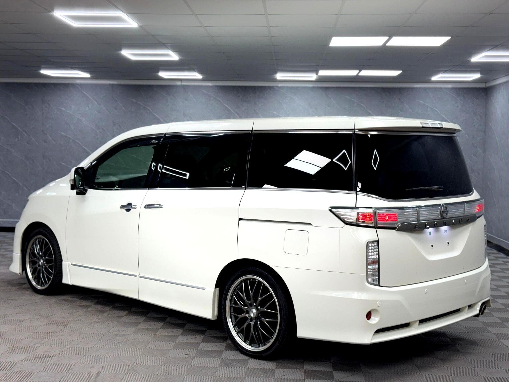 2014 Nissan Elgrand - Thumbnail 6