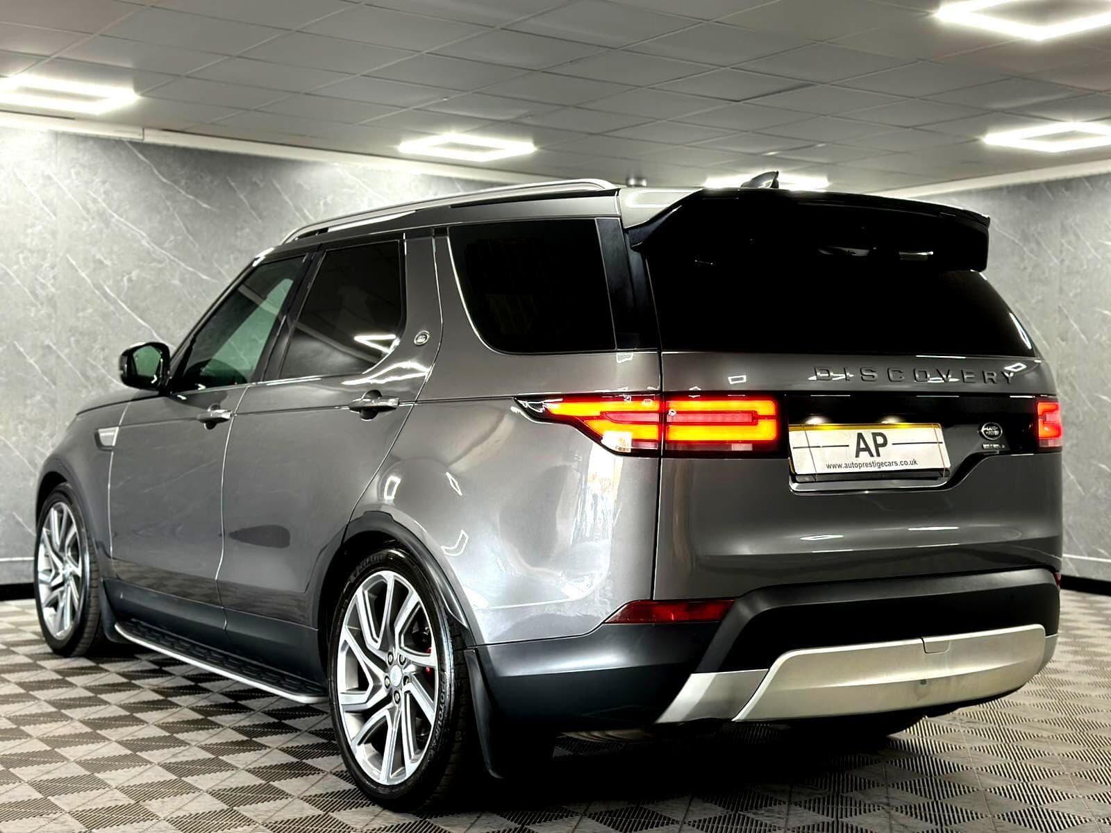 2017 Land Rover Discovery - Thumbnail 3