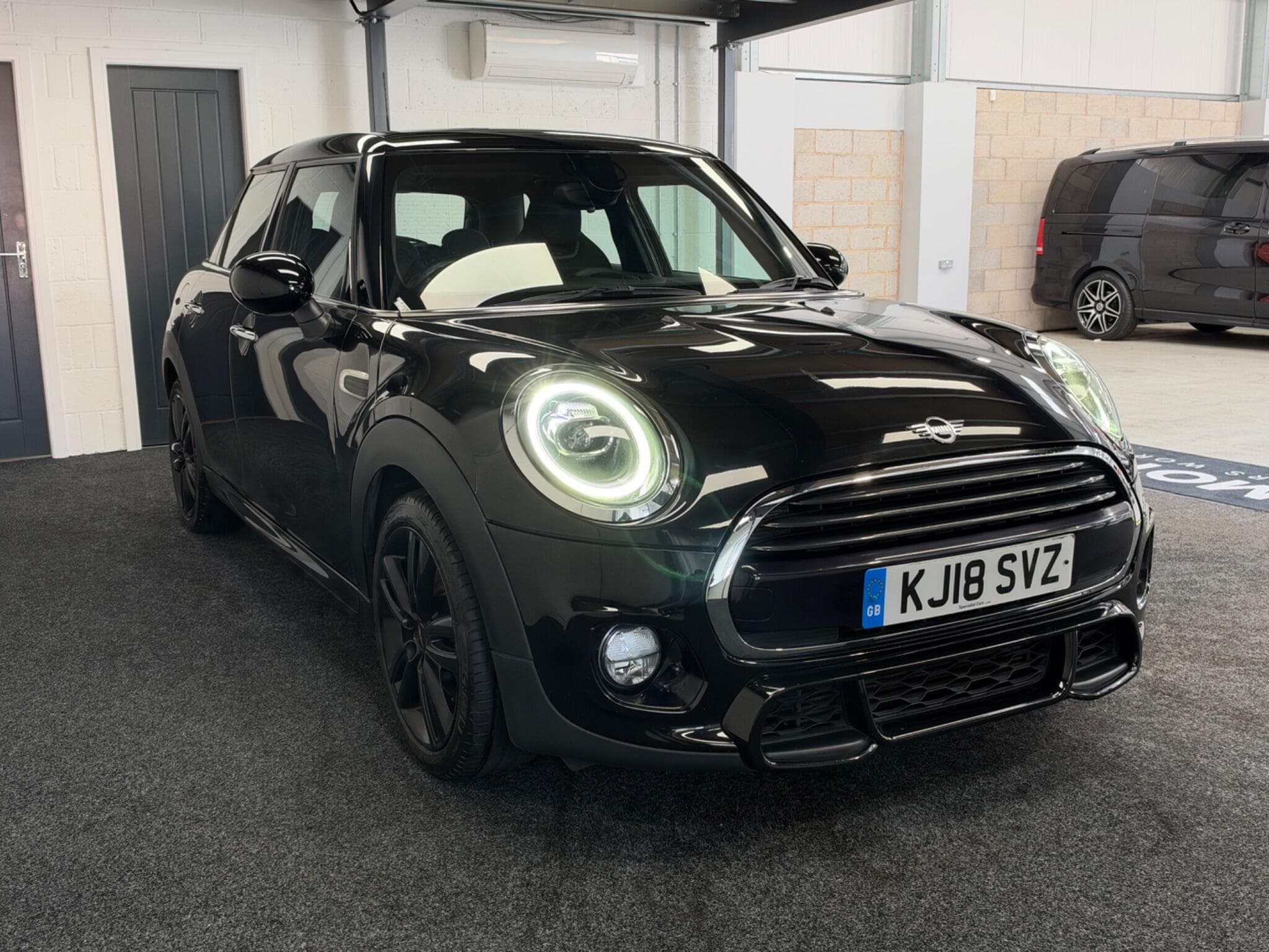 2018 MINI Hatch - Thumbnail 2