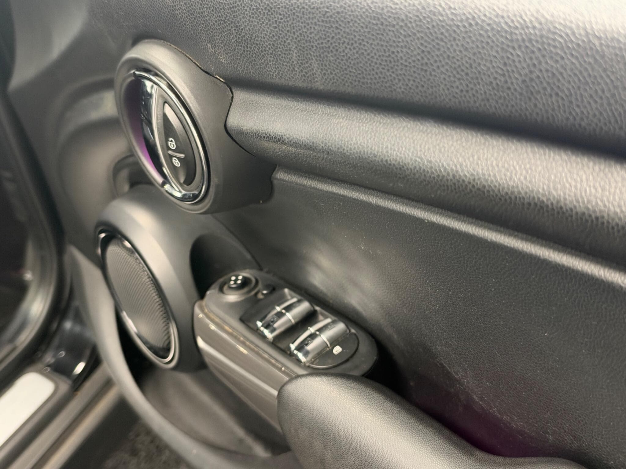 2016 MINI Hatch - Thumbnail 29