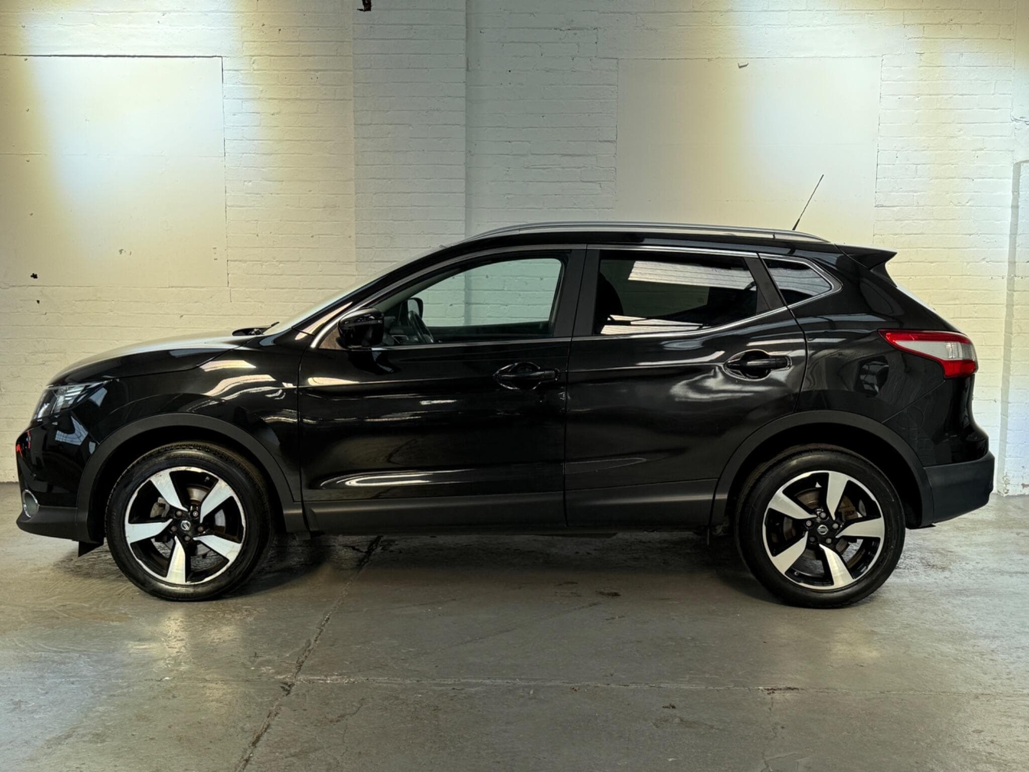 2015 Nissan Qashqai - Thumbnail 4