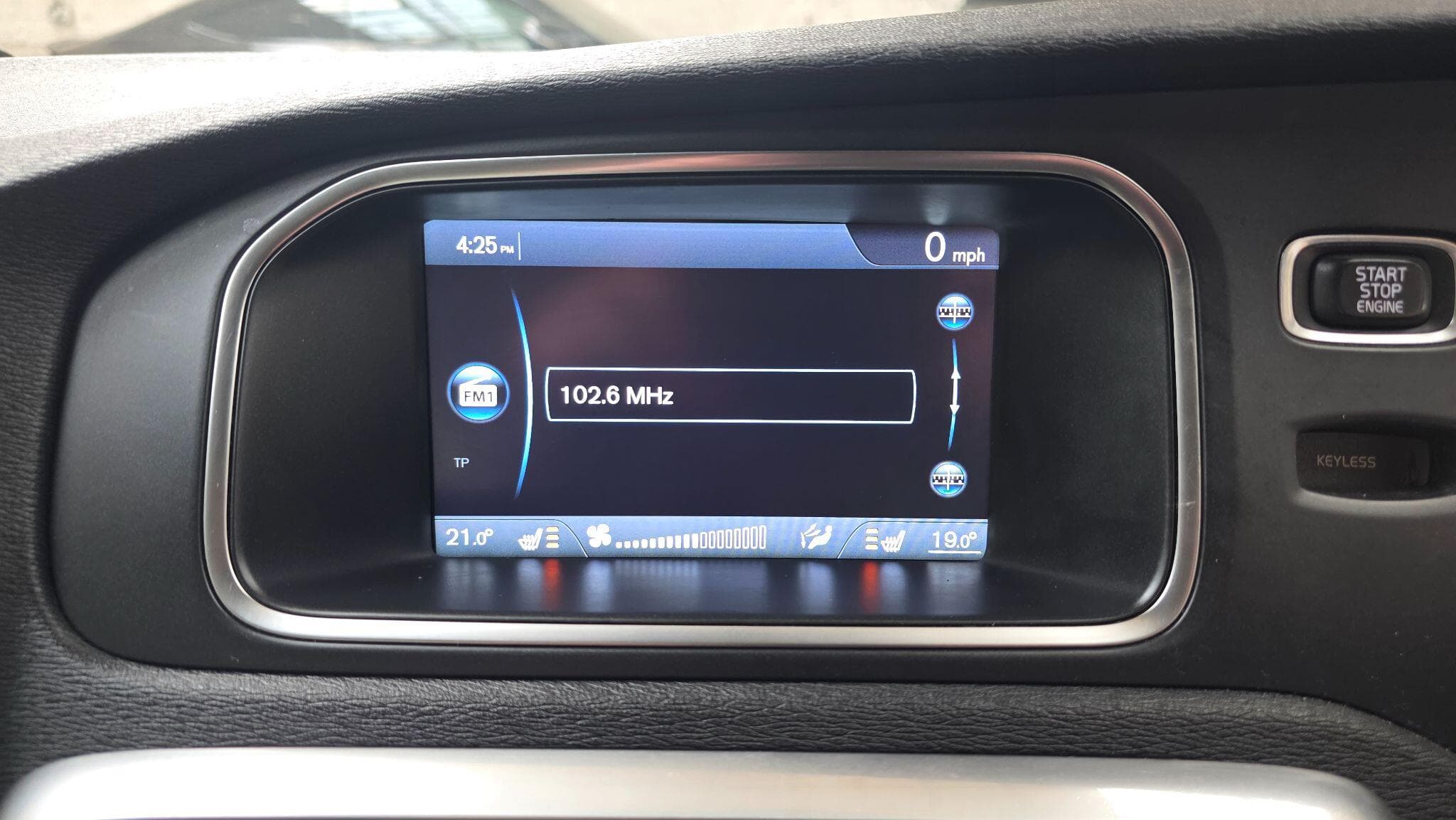 2013 Volvo V40 - Thumbnail 23