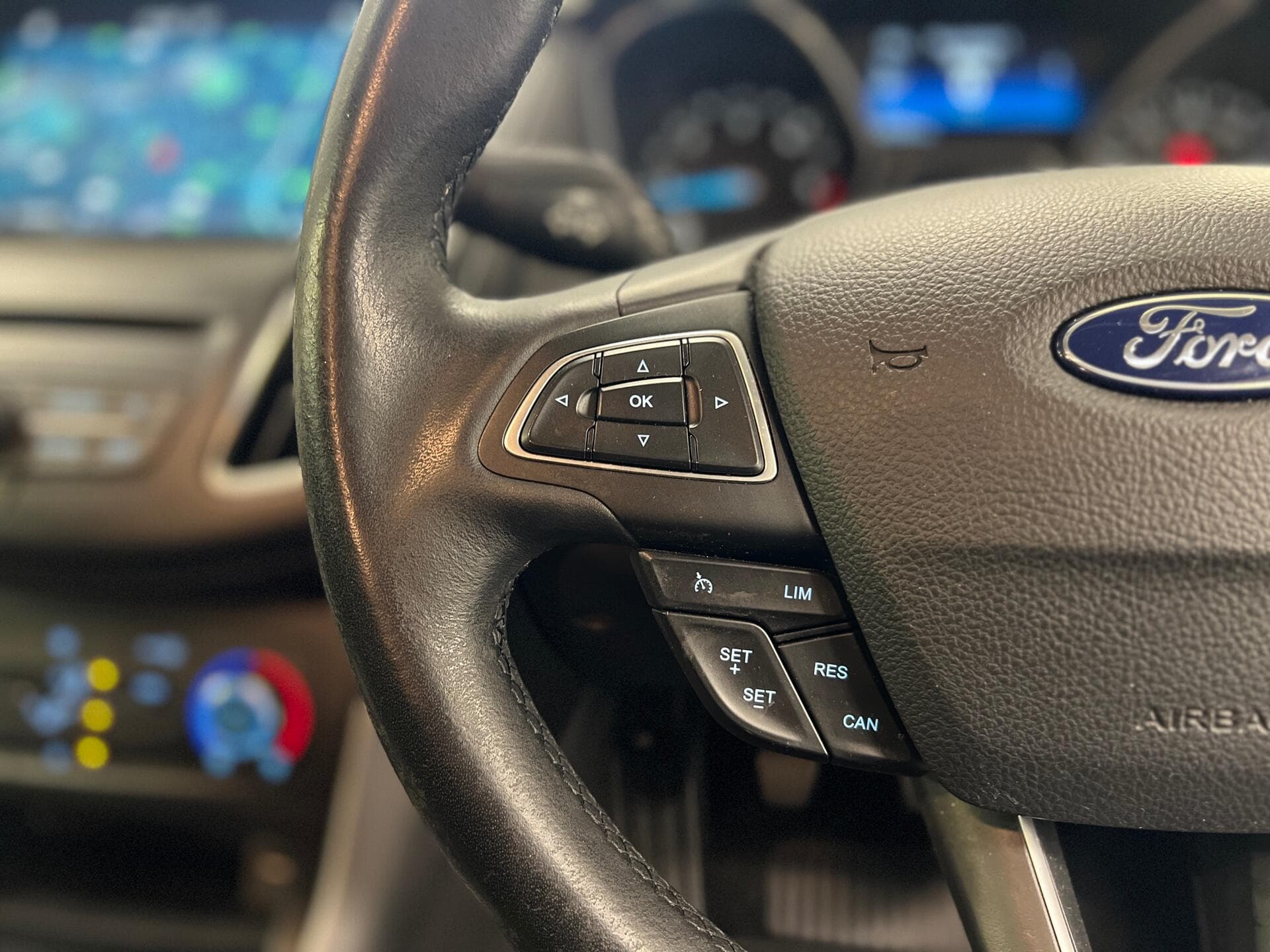 2017 Ford Focus - Thumbnail 27