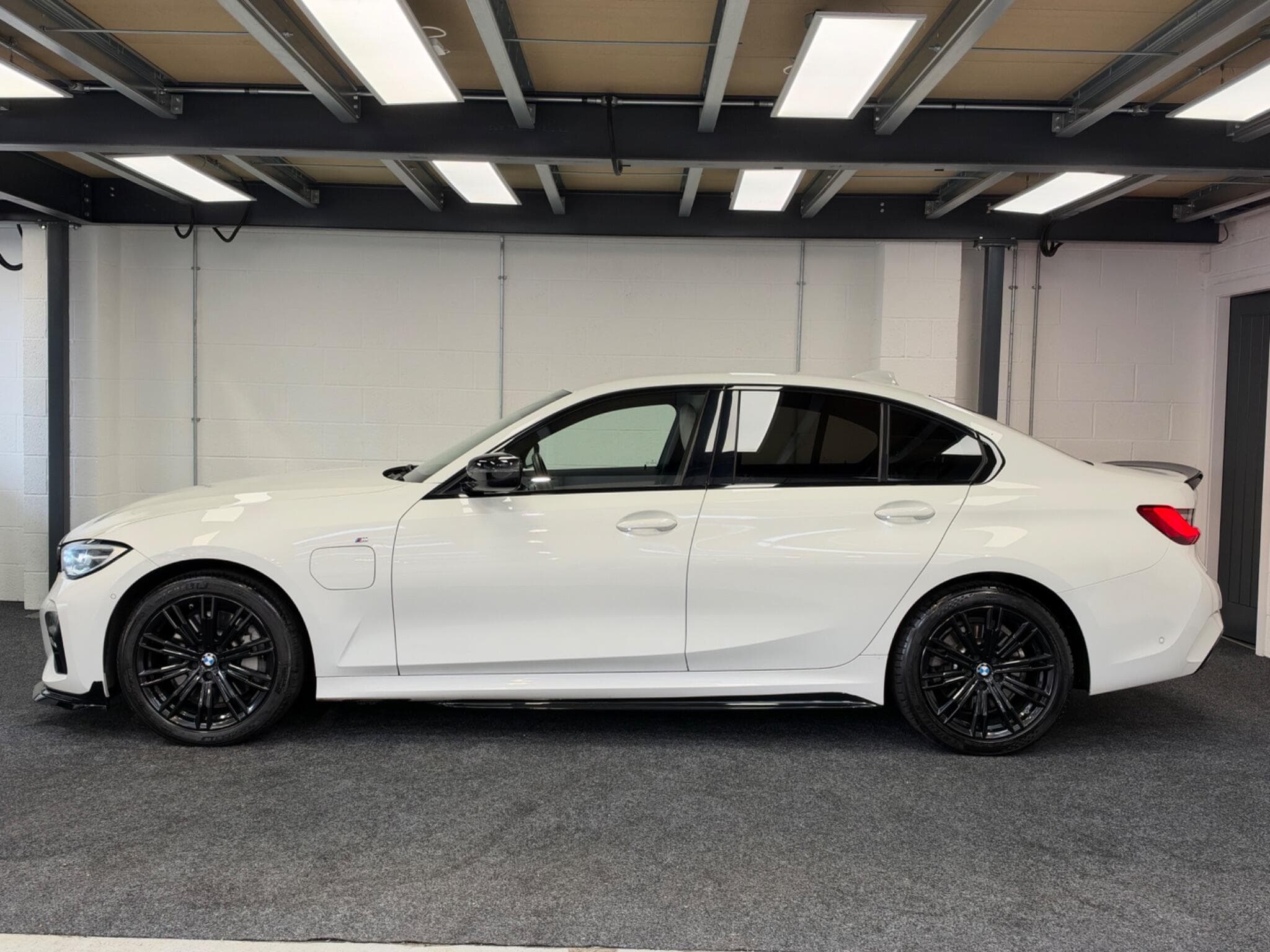 2020 BMW 3 Series - Thumbnail 8