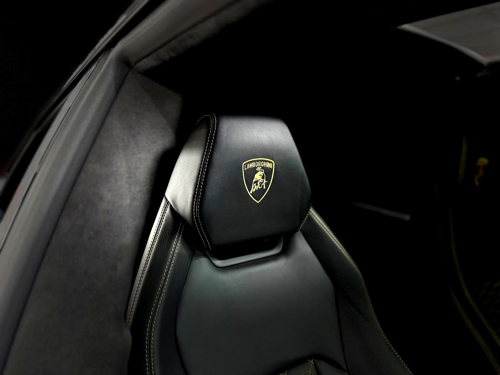 2022 Lamborghini Urus - Thumbnail 48