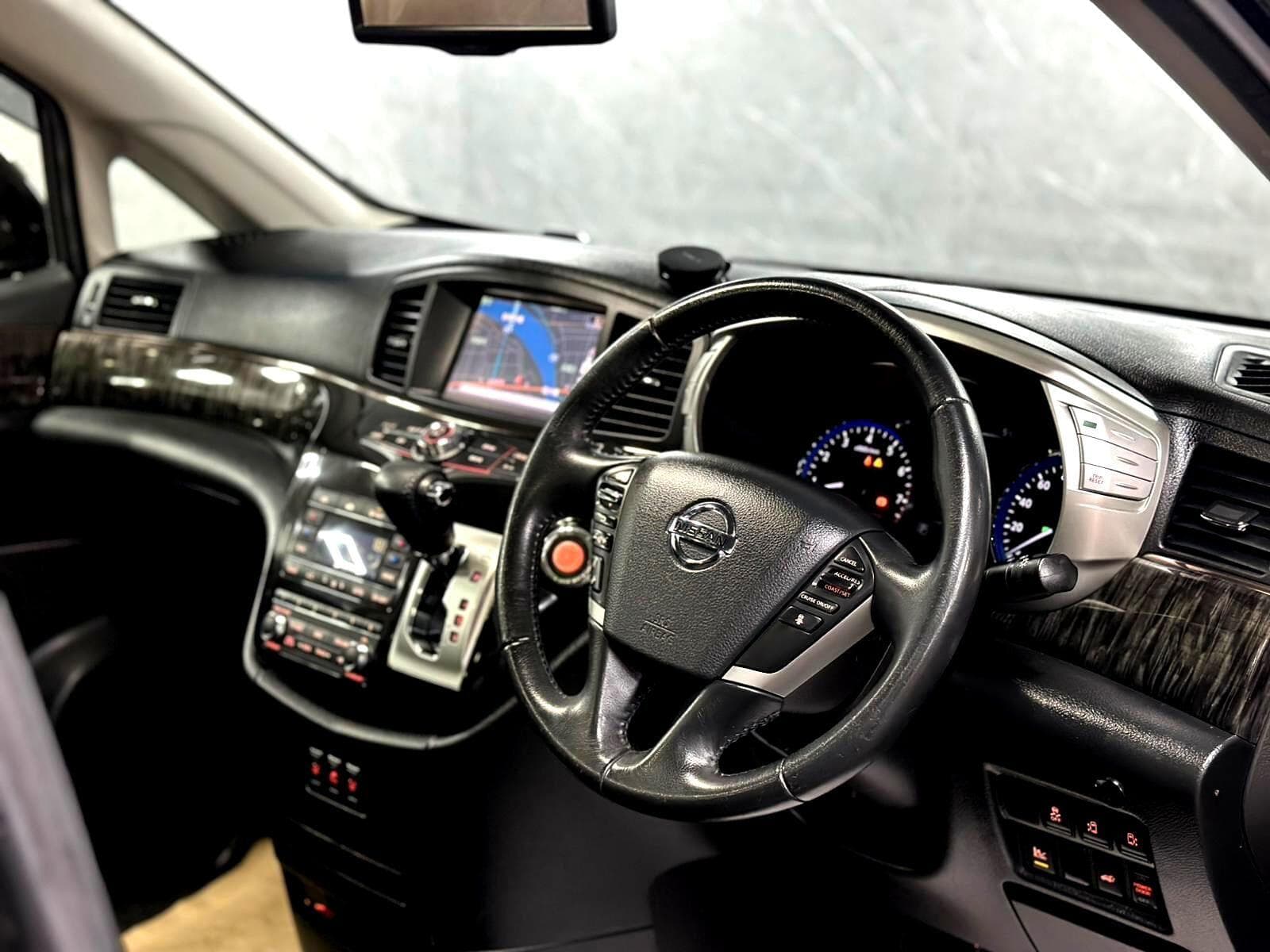 2015 Nissan Elgrand - Thumbnail 40