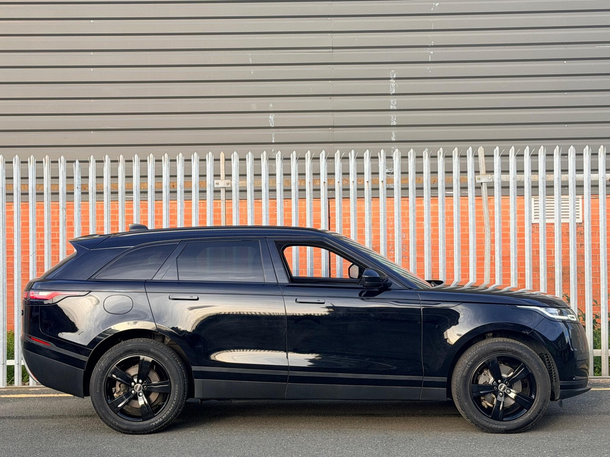 2018 Land Rover Range Rover Velar - Thumbnail 2