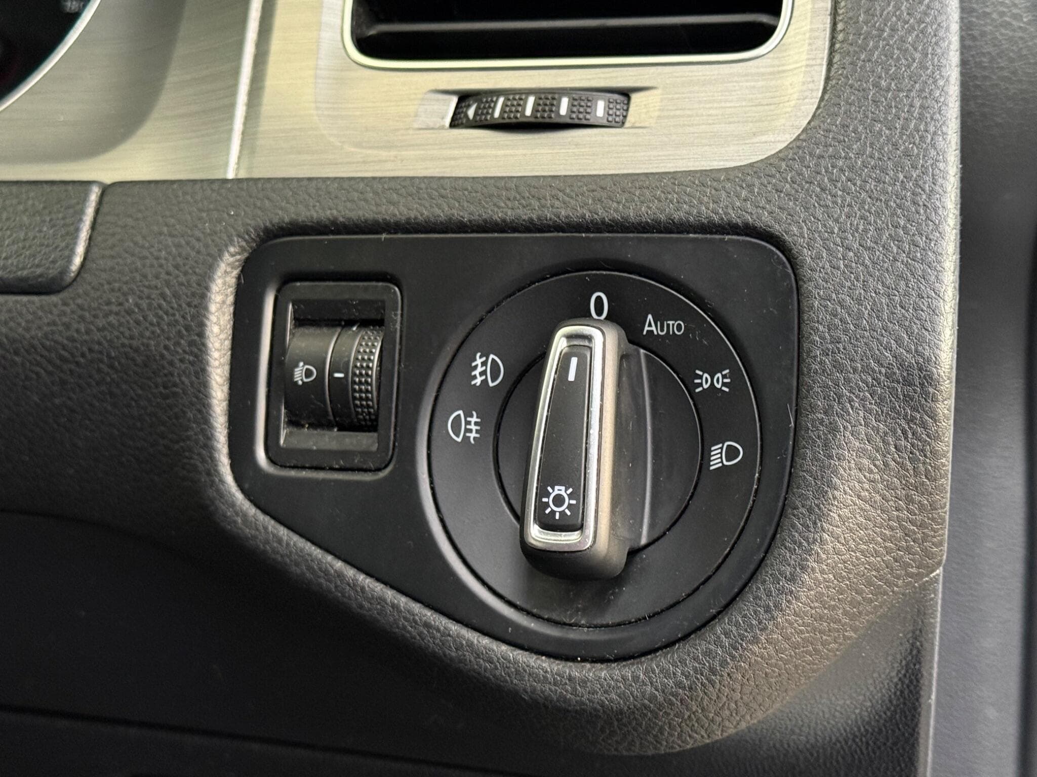 2014 Volkswagen Golf - Thumbnail 23