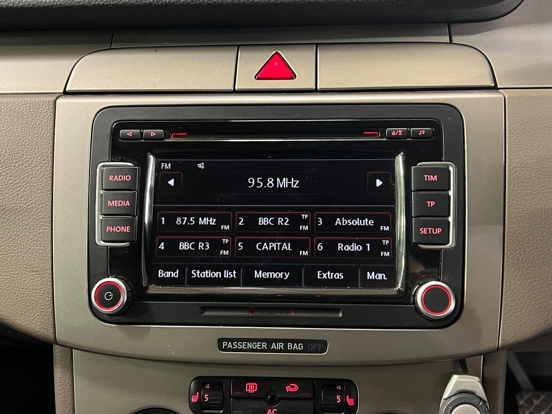 2009 Volkswagen Passat - Thumbnail 27