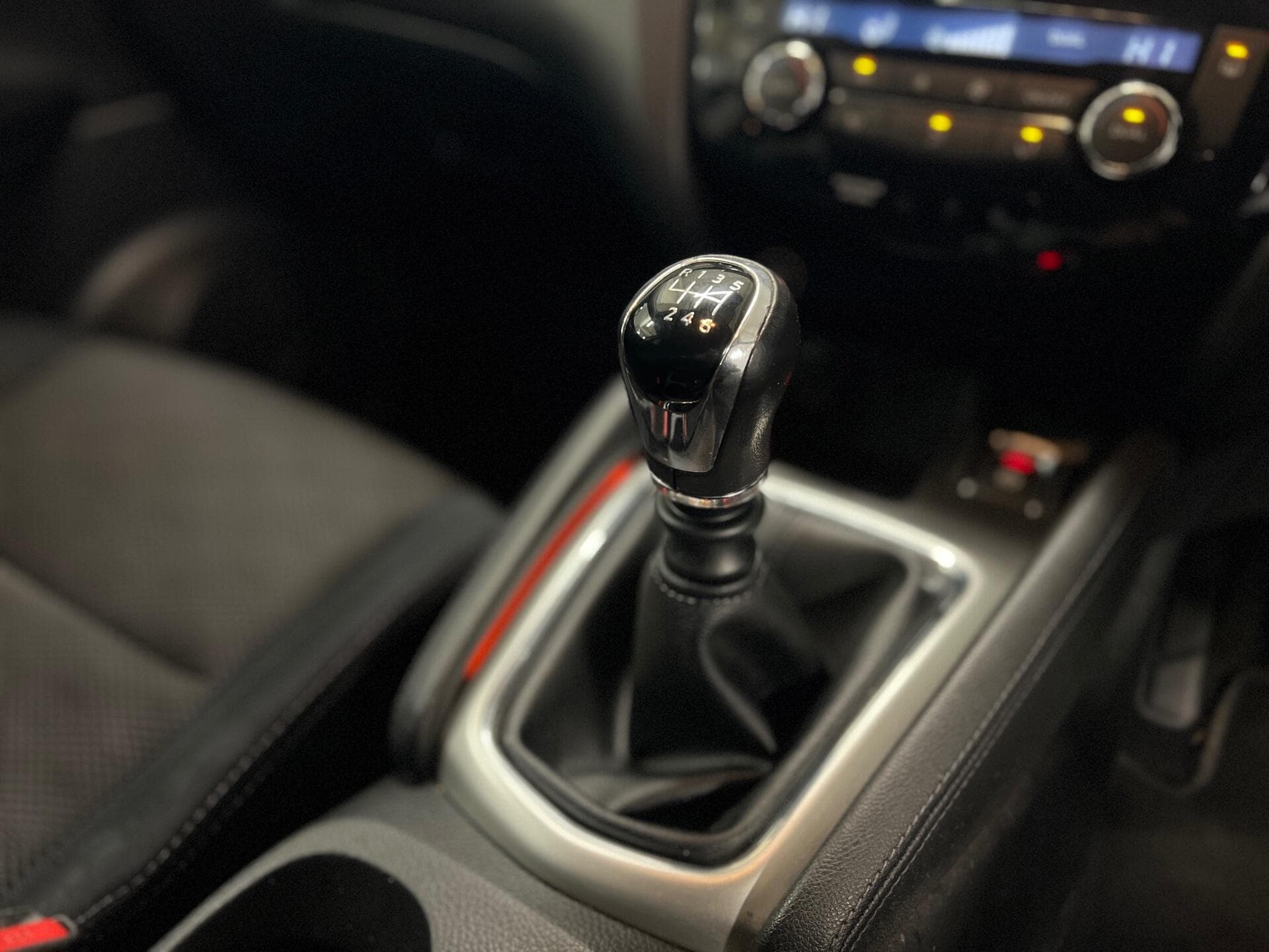 2015 Nissan Qashqai - Thumbnail 41