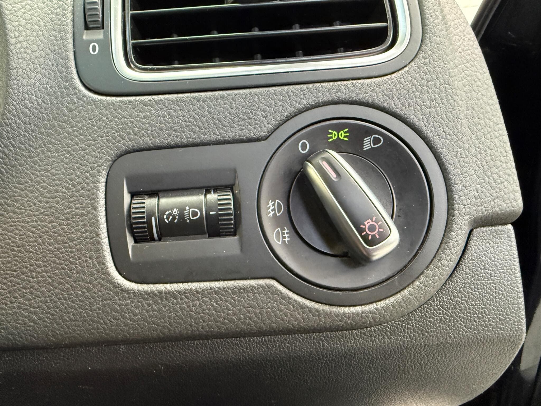 2013 Volkswagen Polo - Thumbnail 15