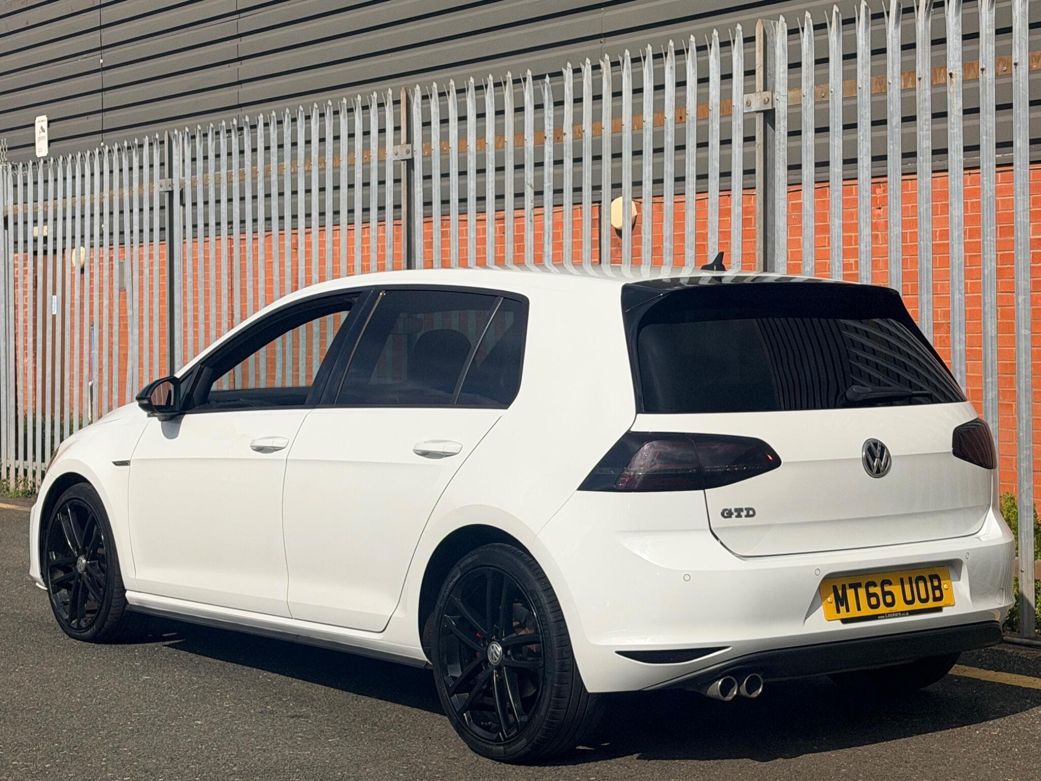 2016 Volkswagen Golf - Thumbnail 10