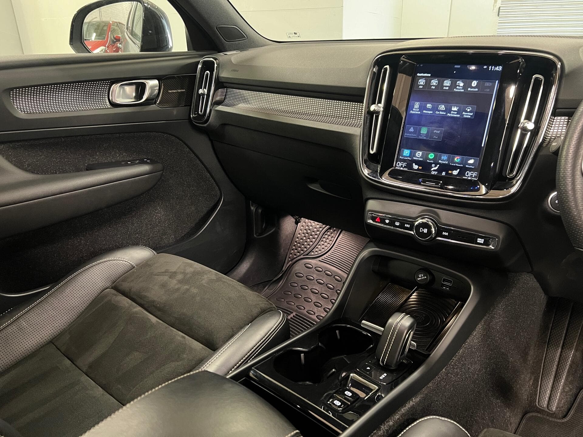 2018 Volvo XC40 - Thumbnail 41