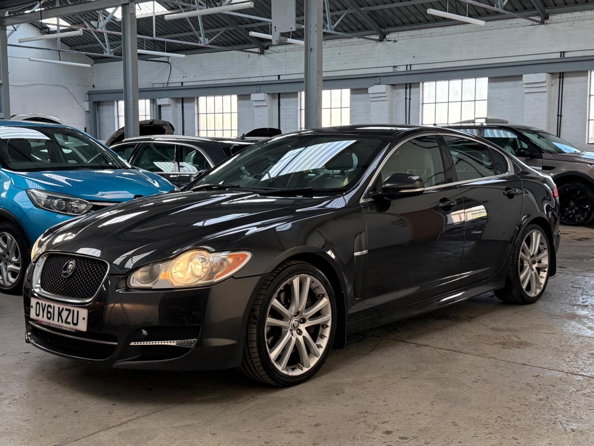 2011 Jaguar XF - Thumbnail 3