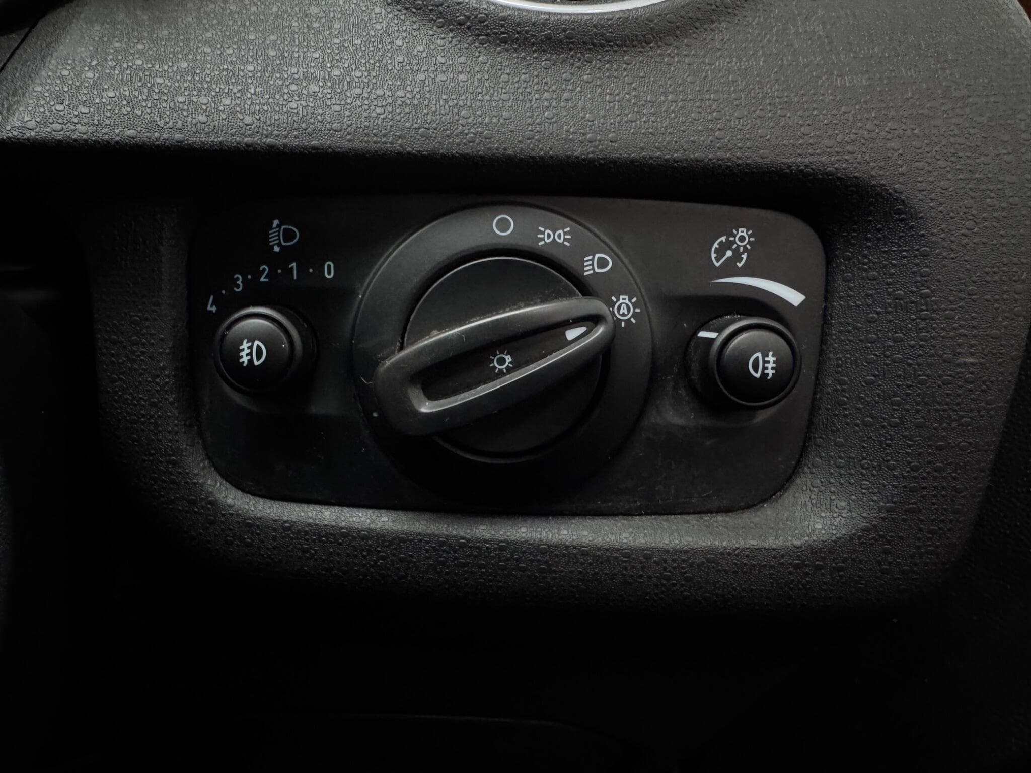 2015 Ford Fiesta - Thumbnail 21