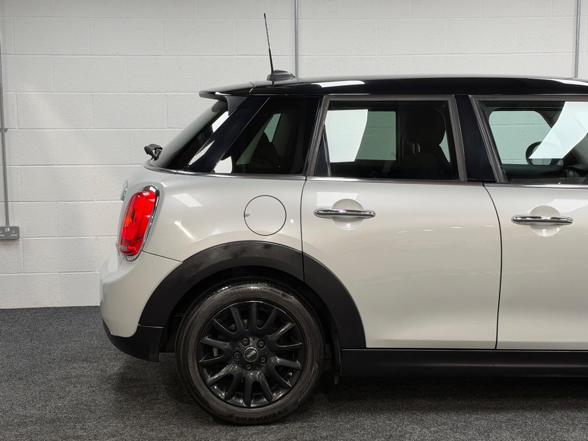 2015 MINI Hatch - Thumbnail 32