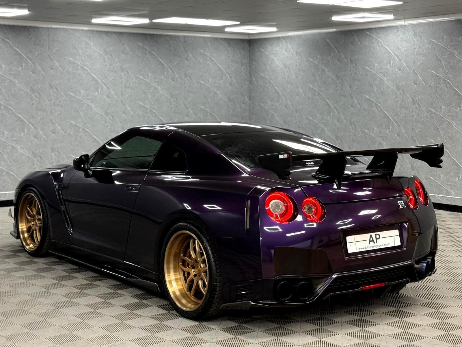2011 Nissan GT-R - Thumbnail 44