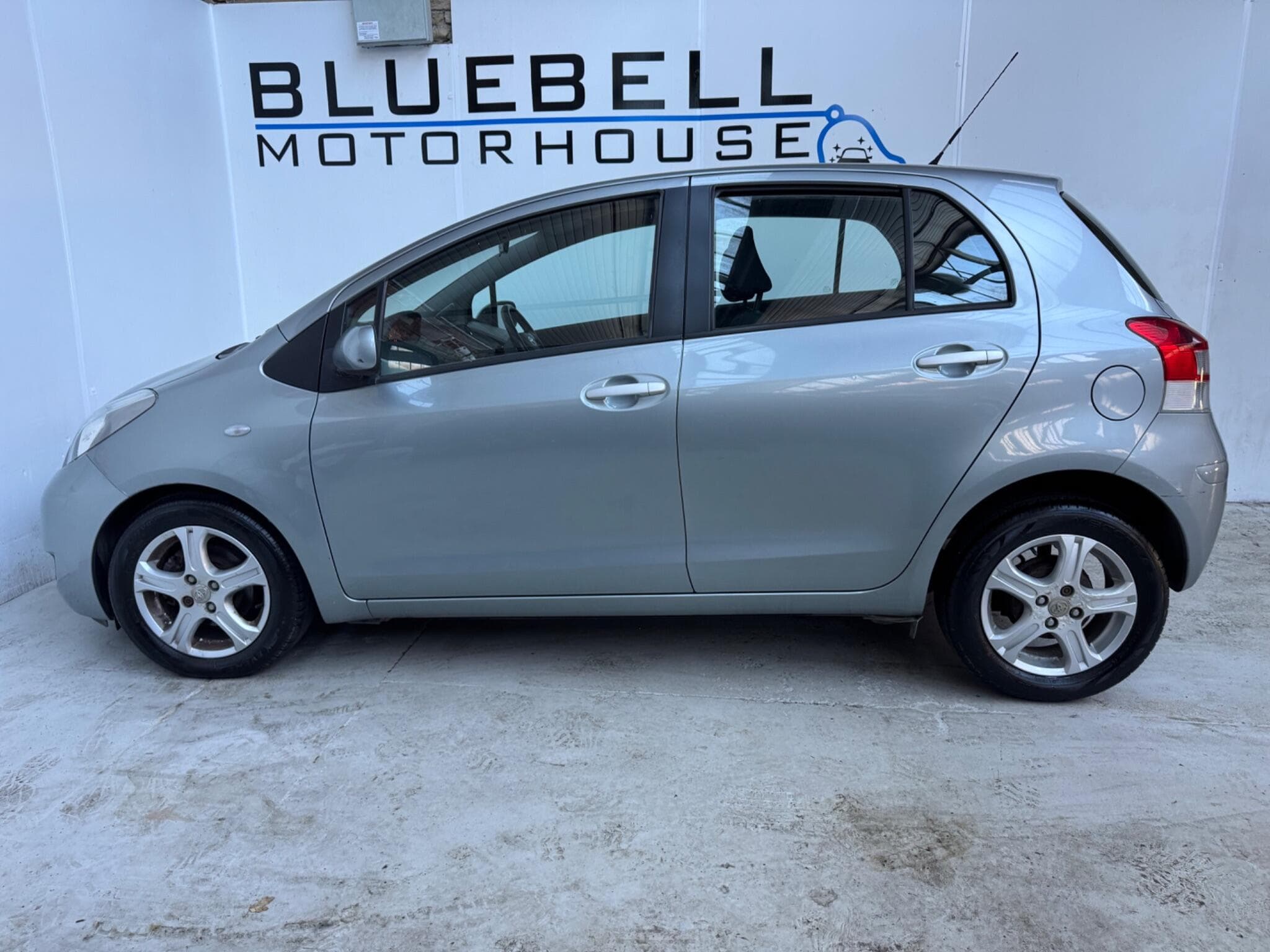 2010 Toyota Yaris - Thumbnail 7