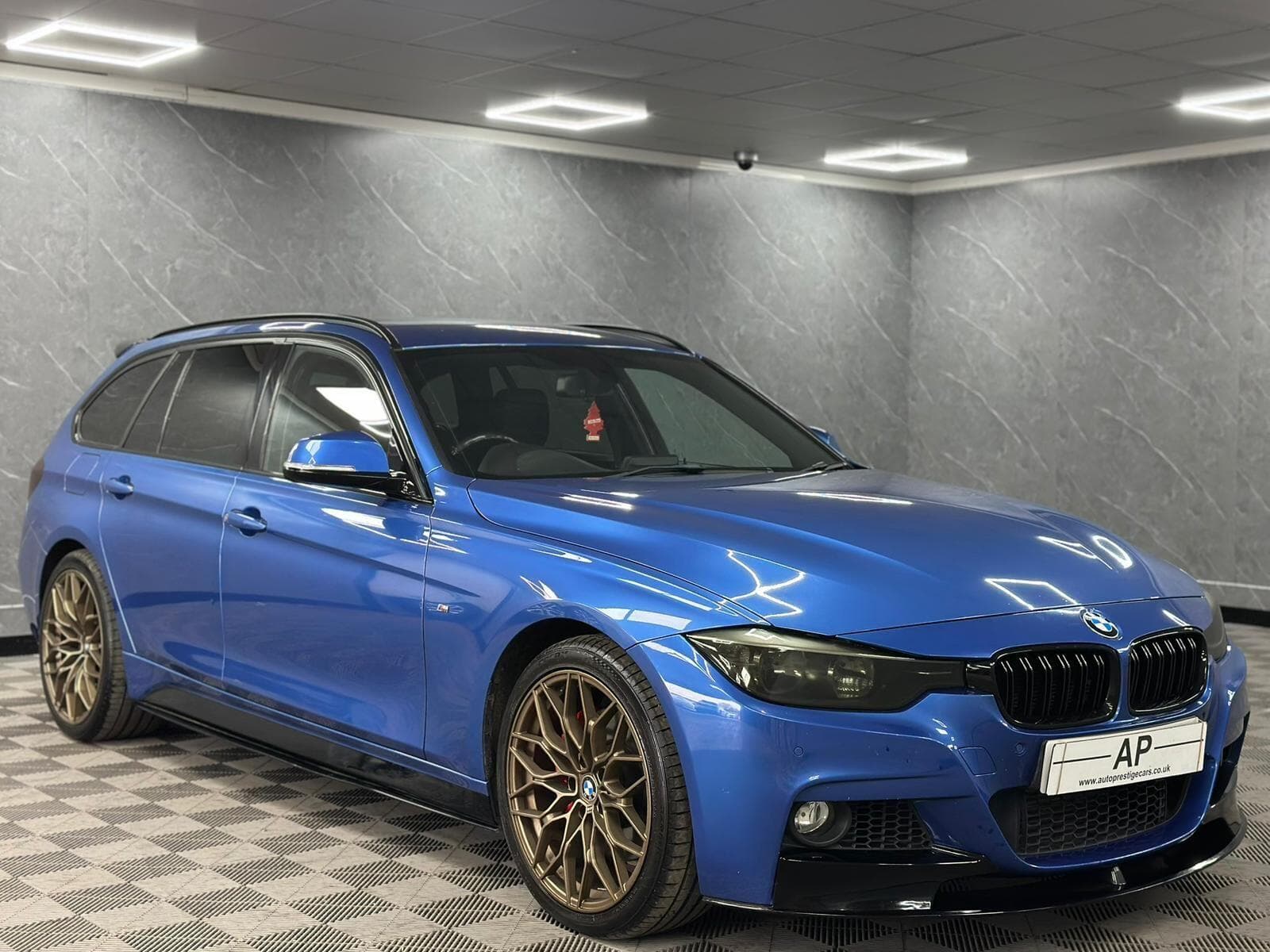 2015 BMW 3 Series - Thumbnail 28