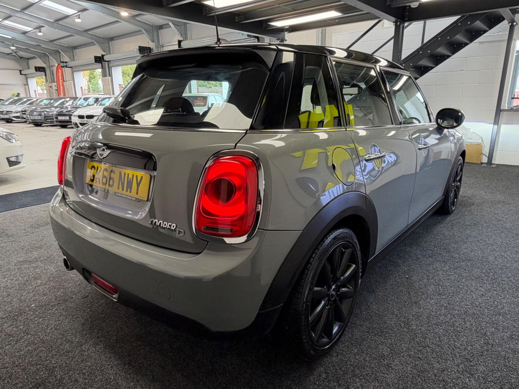 2016 MINI Hatch - Thumbnail 10