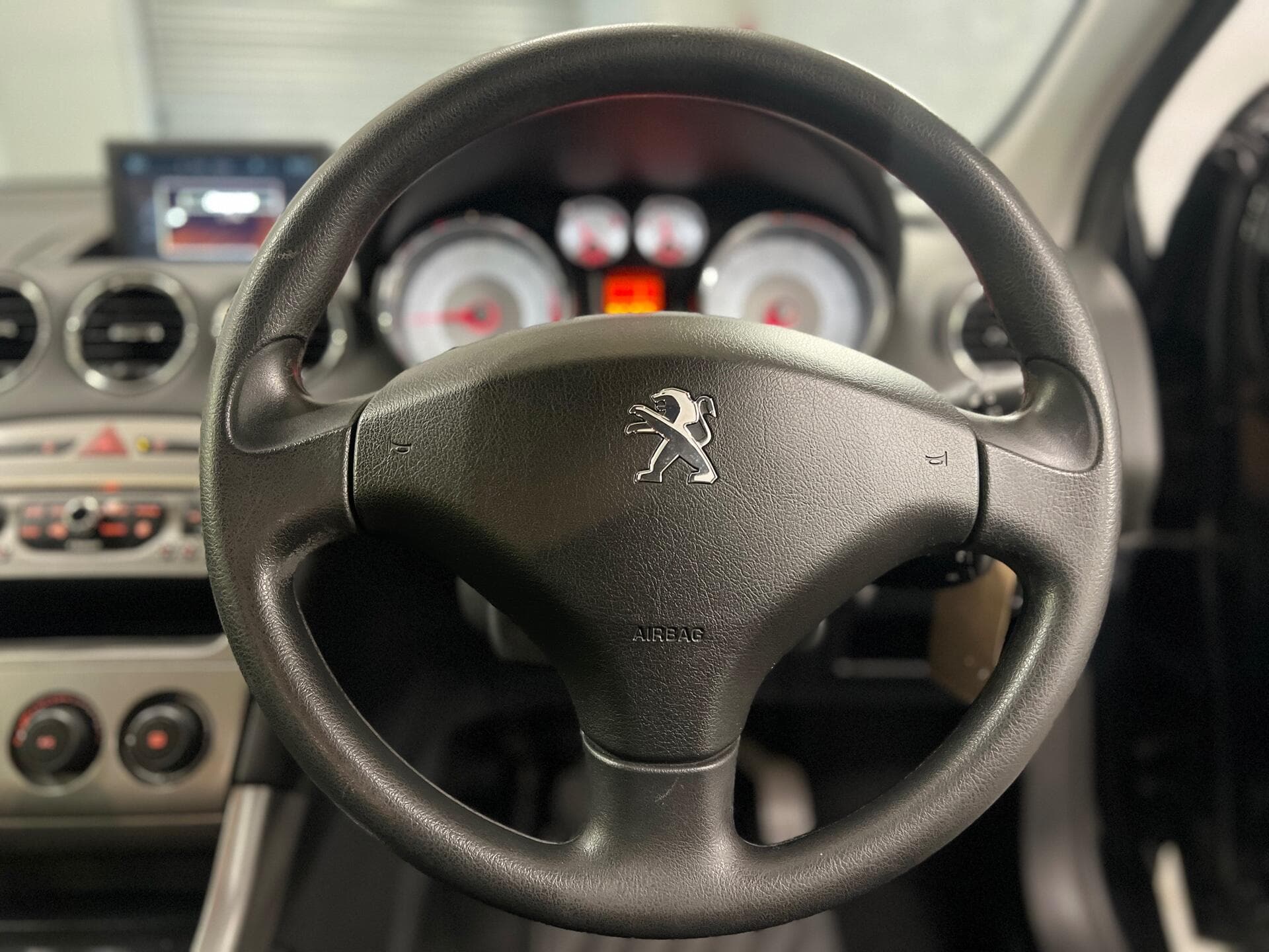 2012 Peugeot 308 - Thumbnail 18
