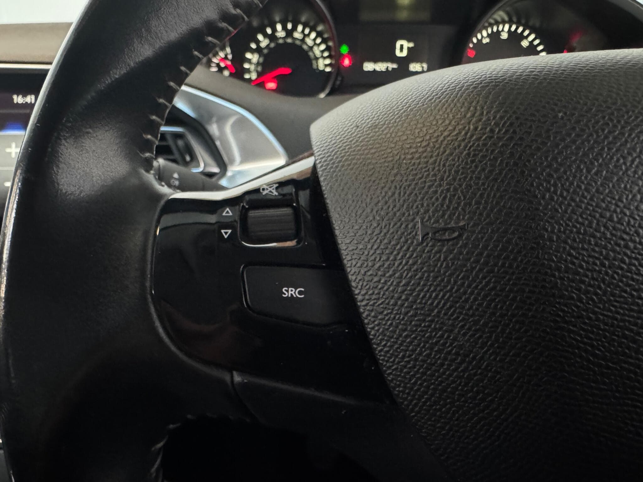 2016 Peugeot 308 SW - Thumbnail 21