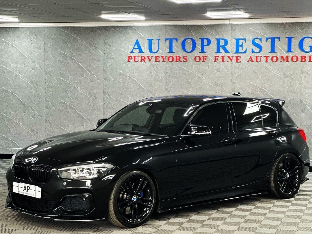 2017 BMW 1 Series - Thumbnail 5