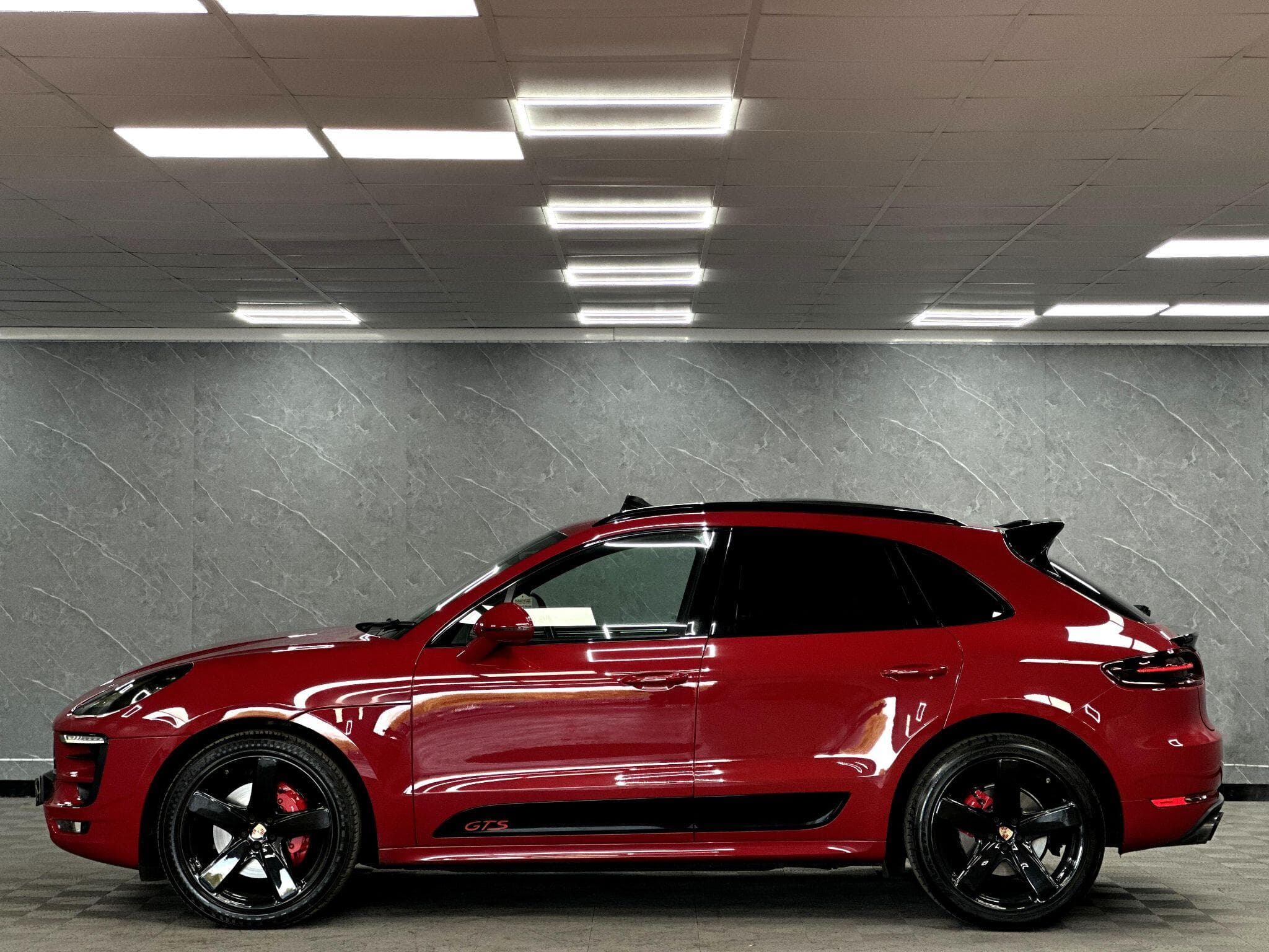 2016 Porsche Macan - Thumbnail 9