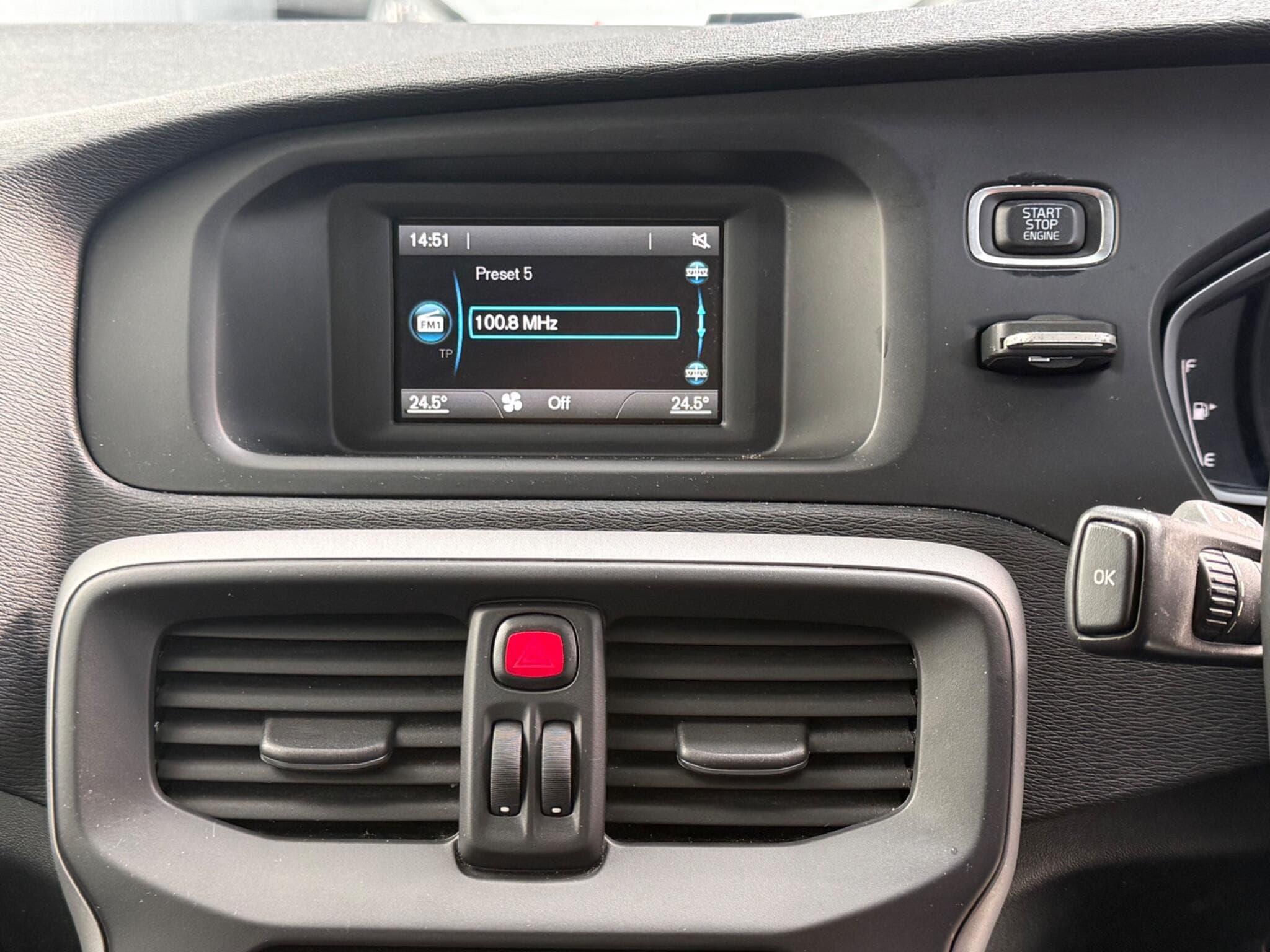 2015 Volvo V40 - Thumbnail 22