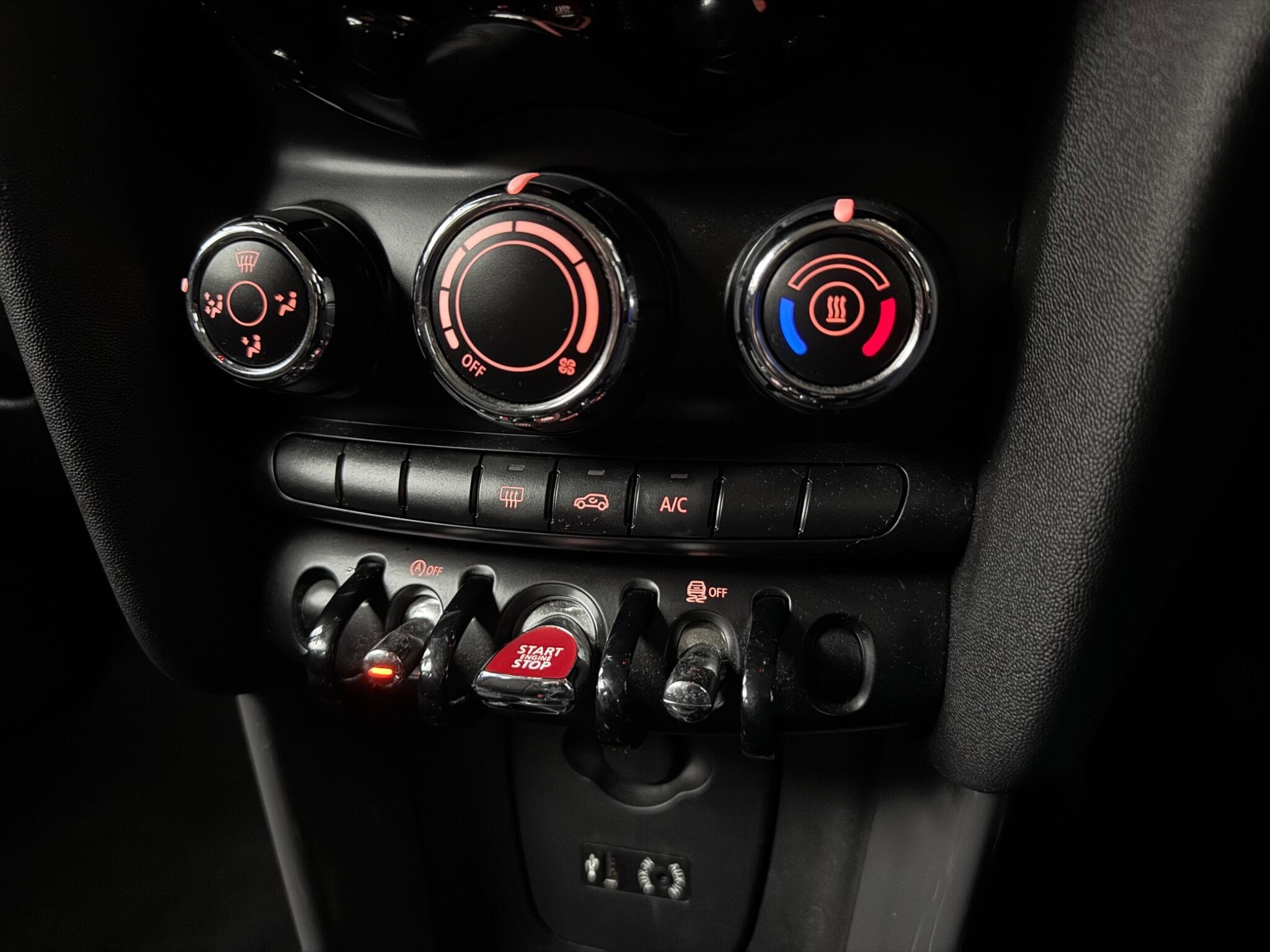 2015 MINI Hatch - Thumbnail 17