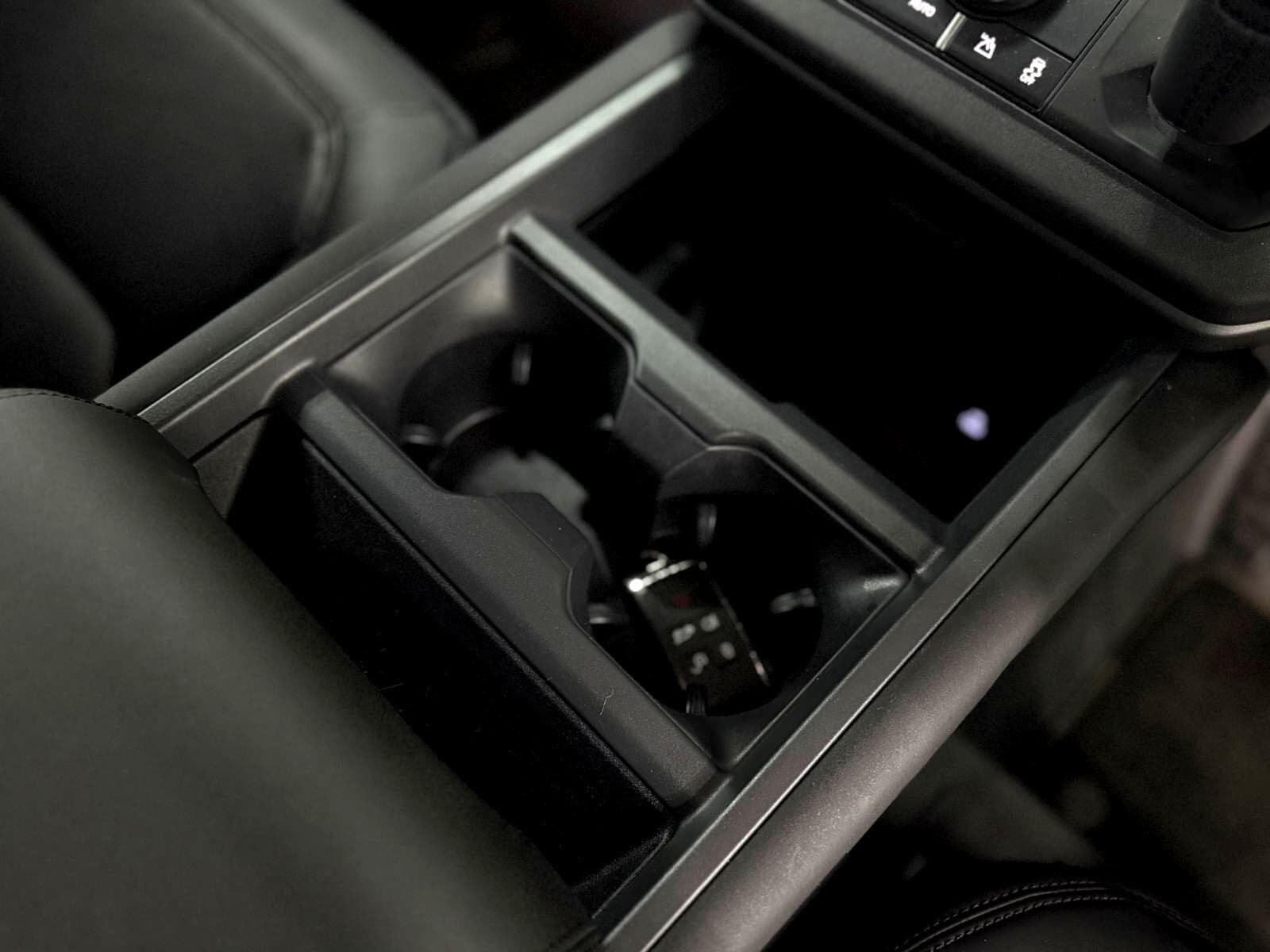 2025 Land Rover Defender 110 - Thumbnail 51