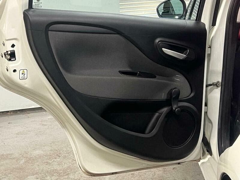 2010 Fiat Punto Evo - Thumbnail 37