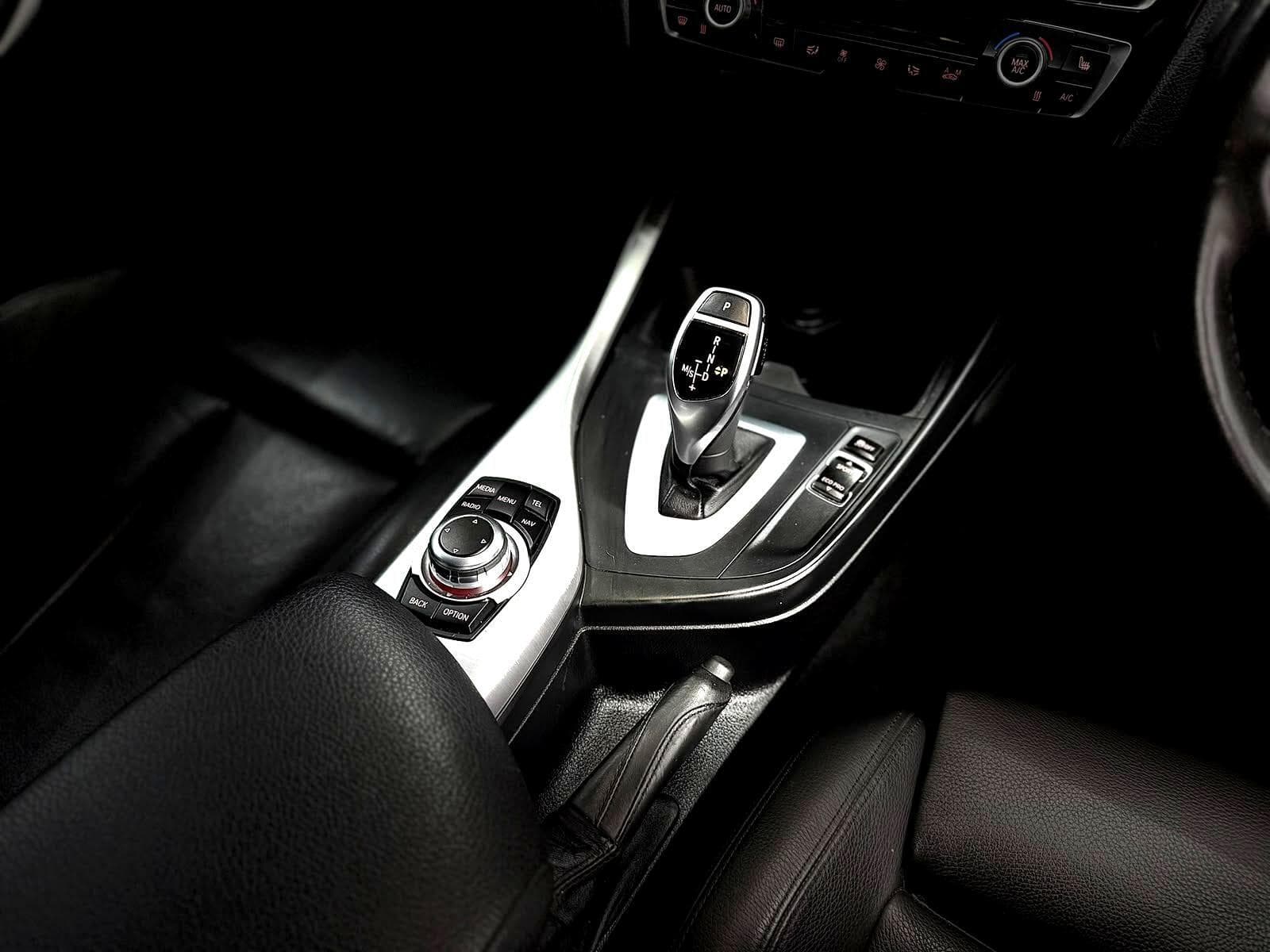2017 BMW 1 Series - Thumbnail 52