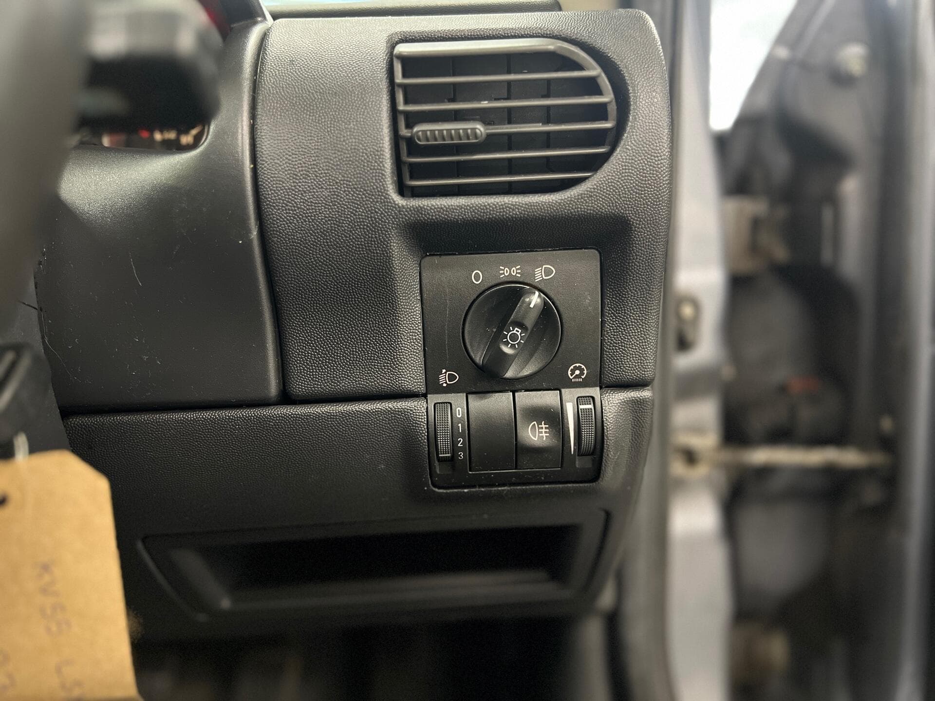 2005 Vauxhall Corsa - Thumbnail 23