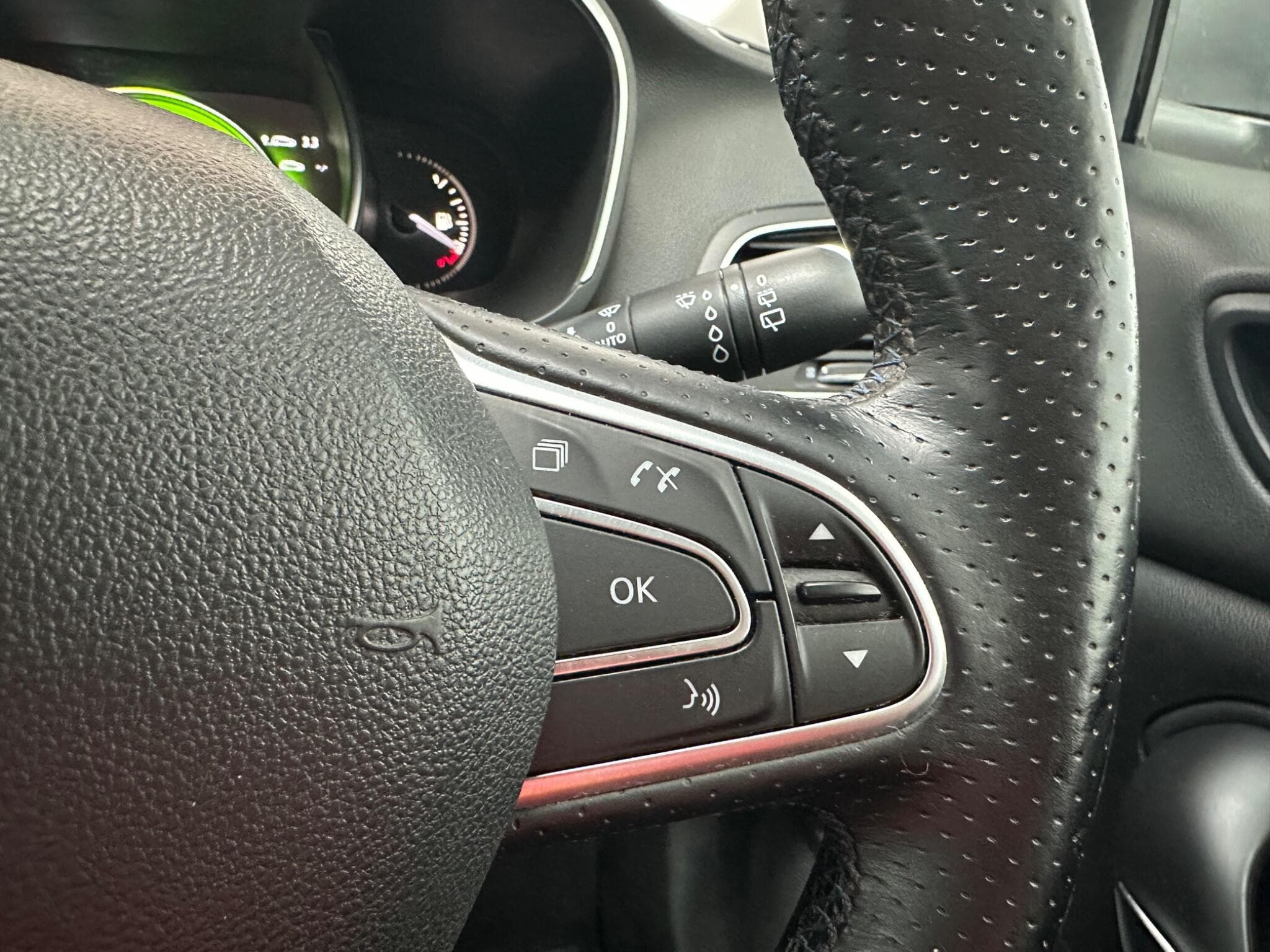 2016 Renault Megane - Thumbnail 17
