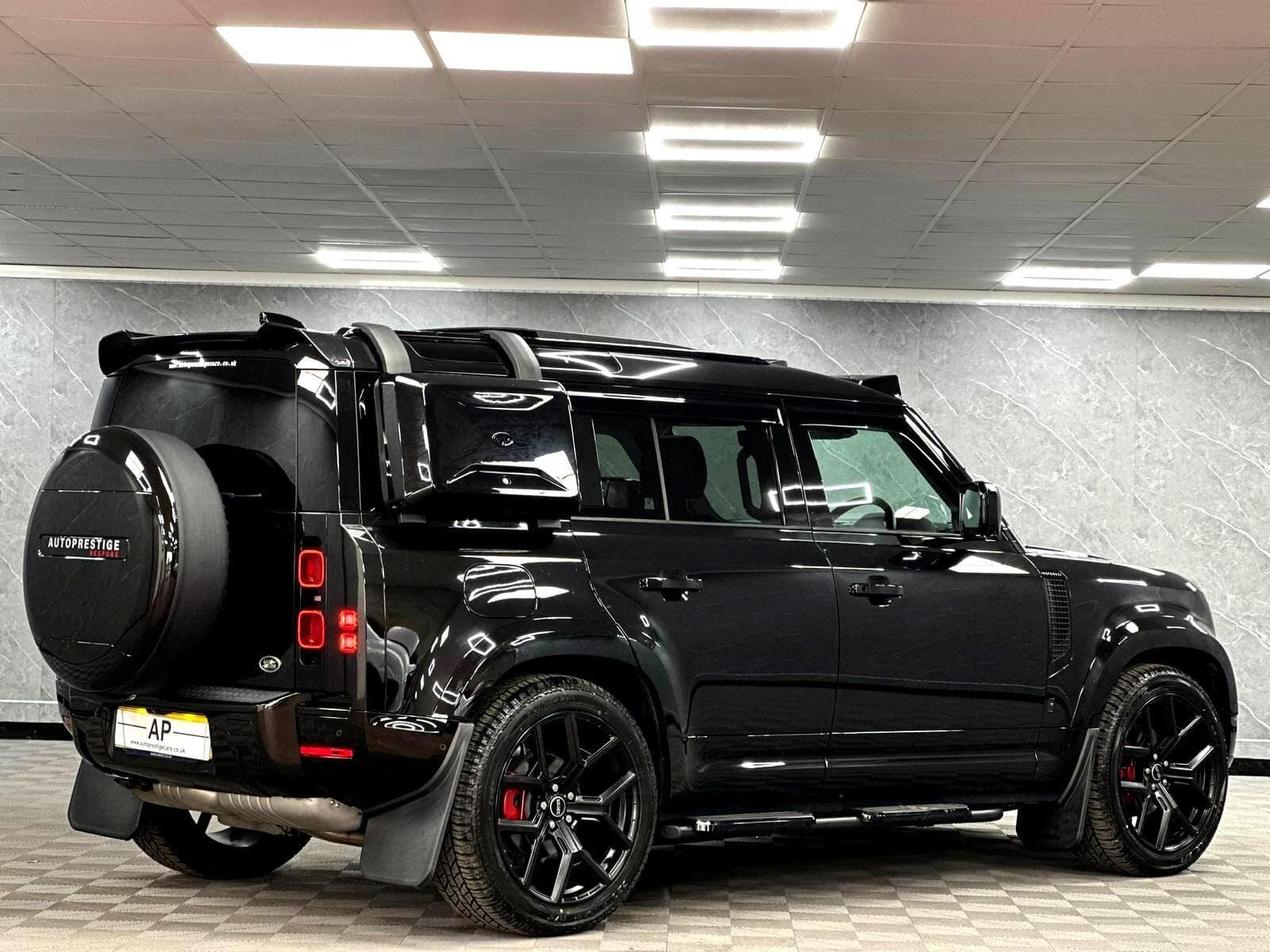 2025 Land Rover Defender 110 - Thumbnail 36